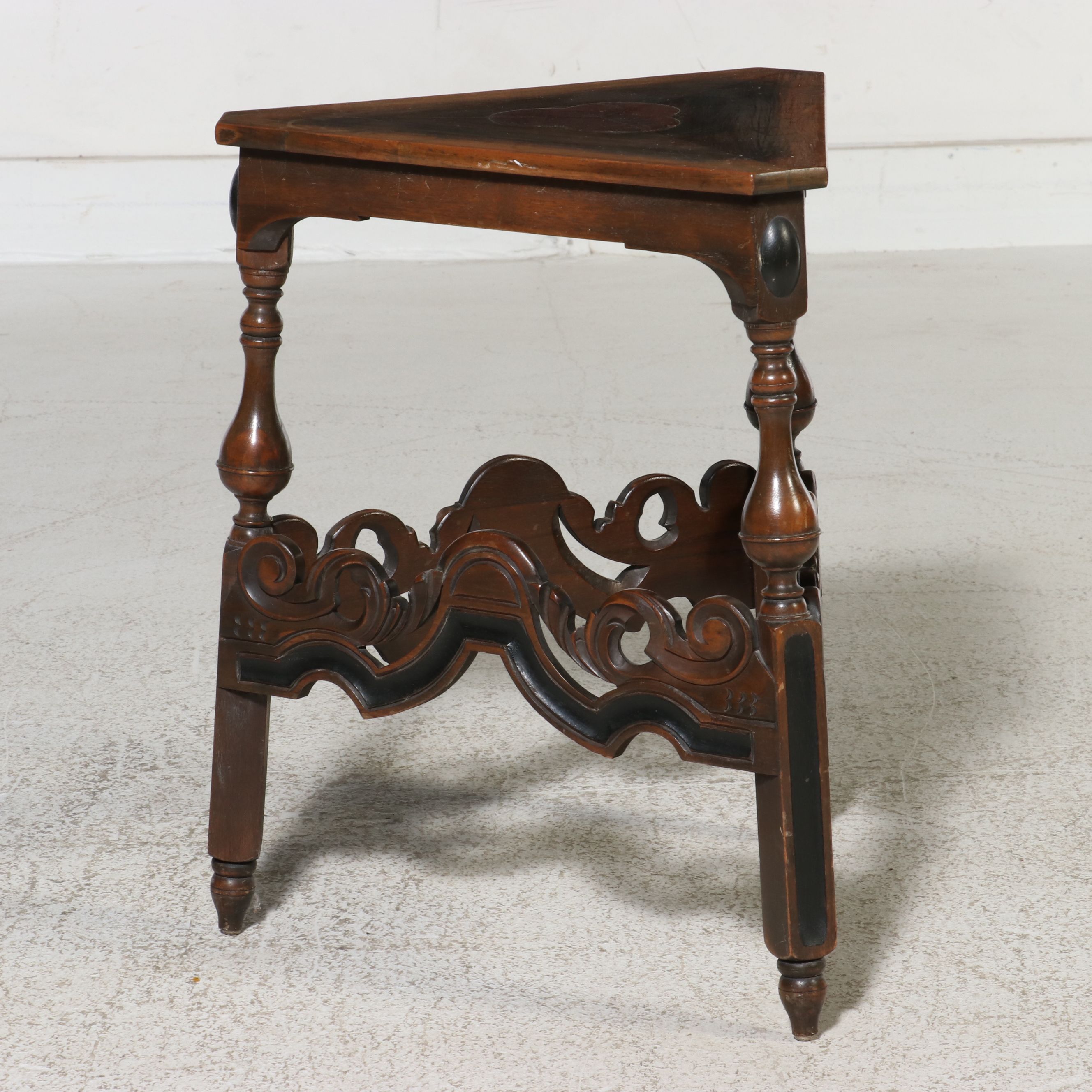 Kittinger William & Mary Revival Walnut Triangular Corner Table
