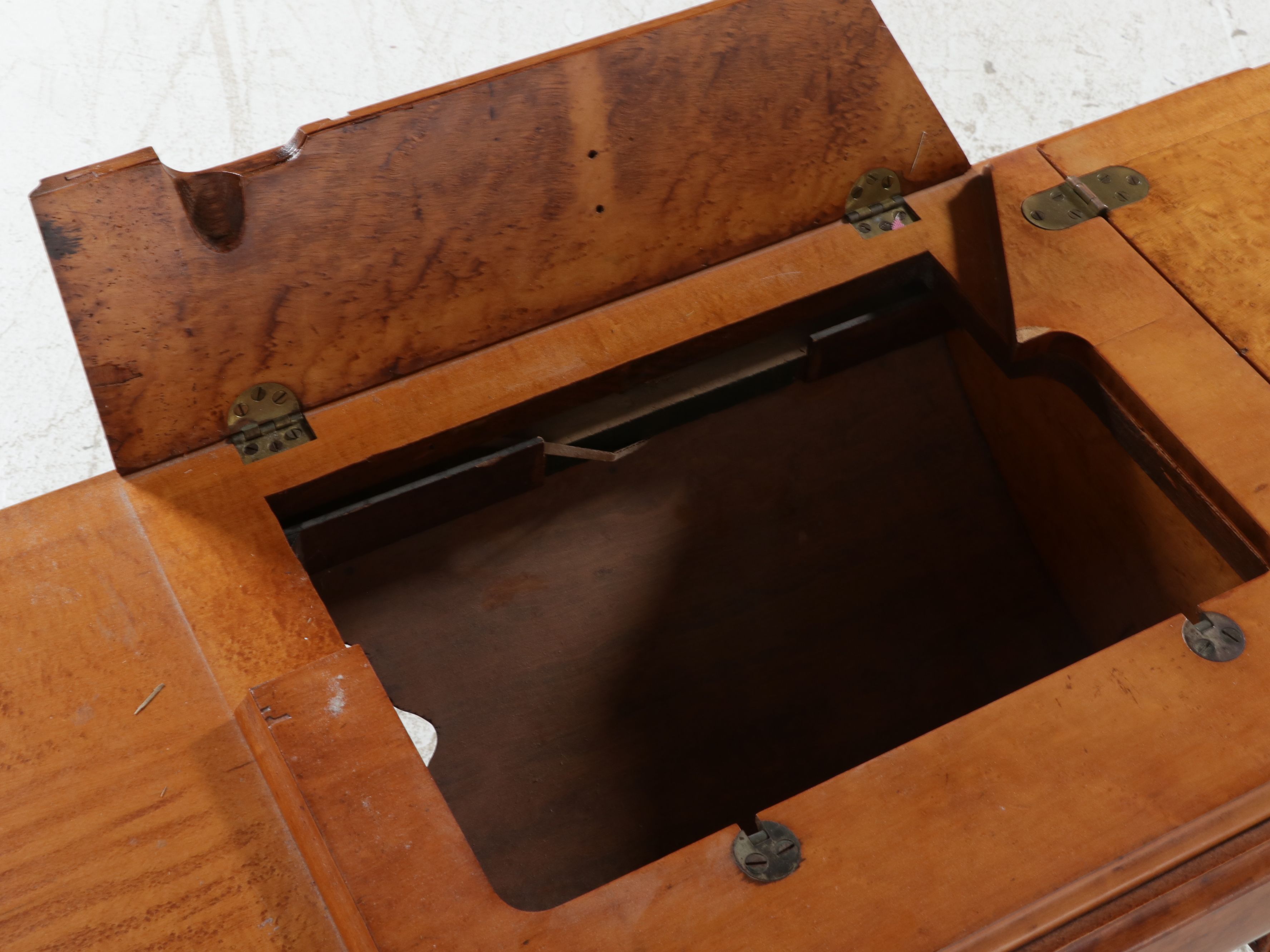 Singer Oak and Cast Iron Treadle Sewing Cabinet, Early 20th Century