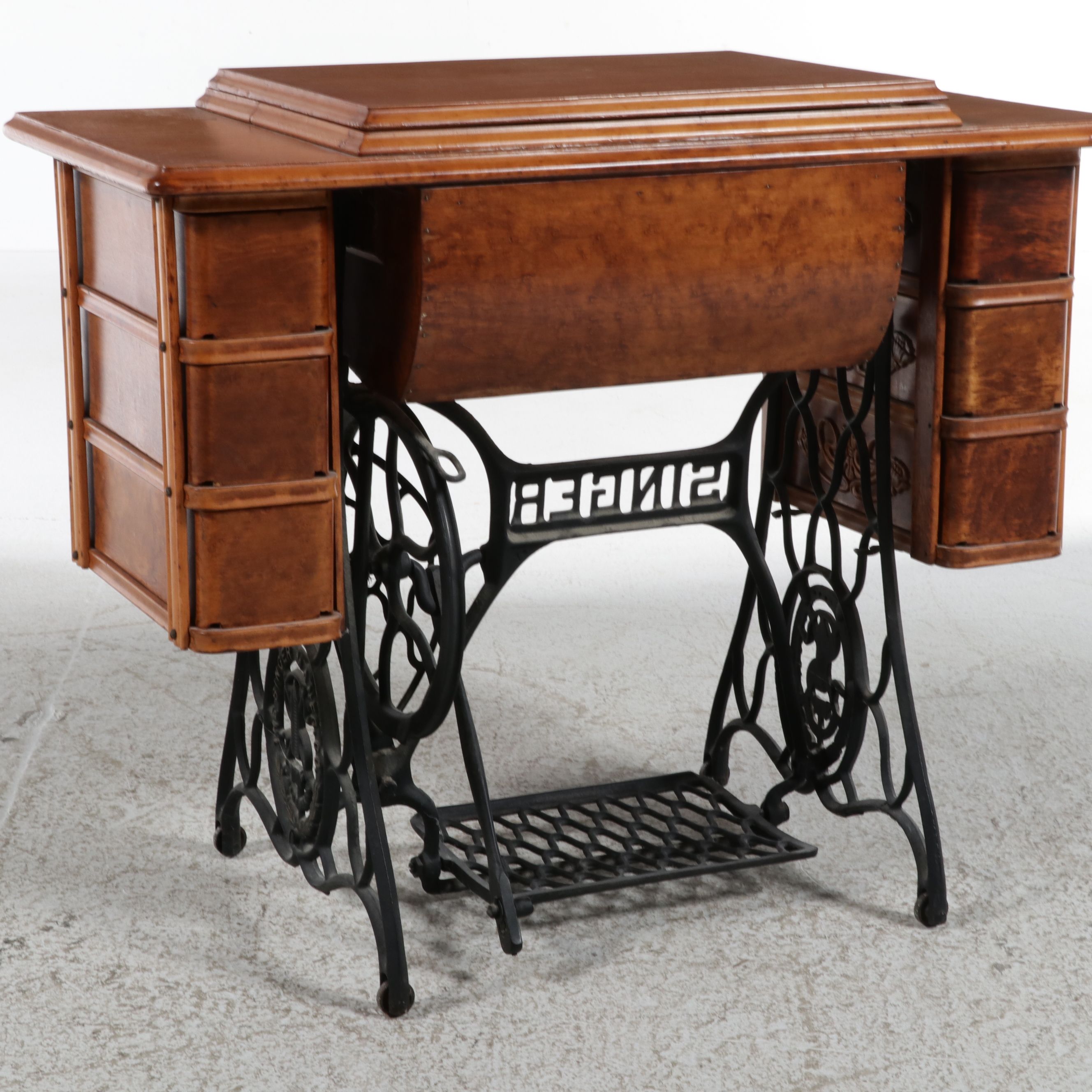 Singer Oak and Cast Iron Treadle Sewing Cabinet, Early 20th Century