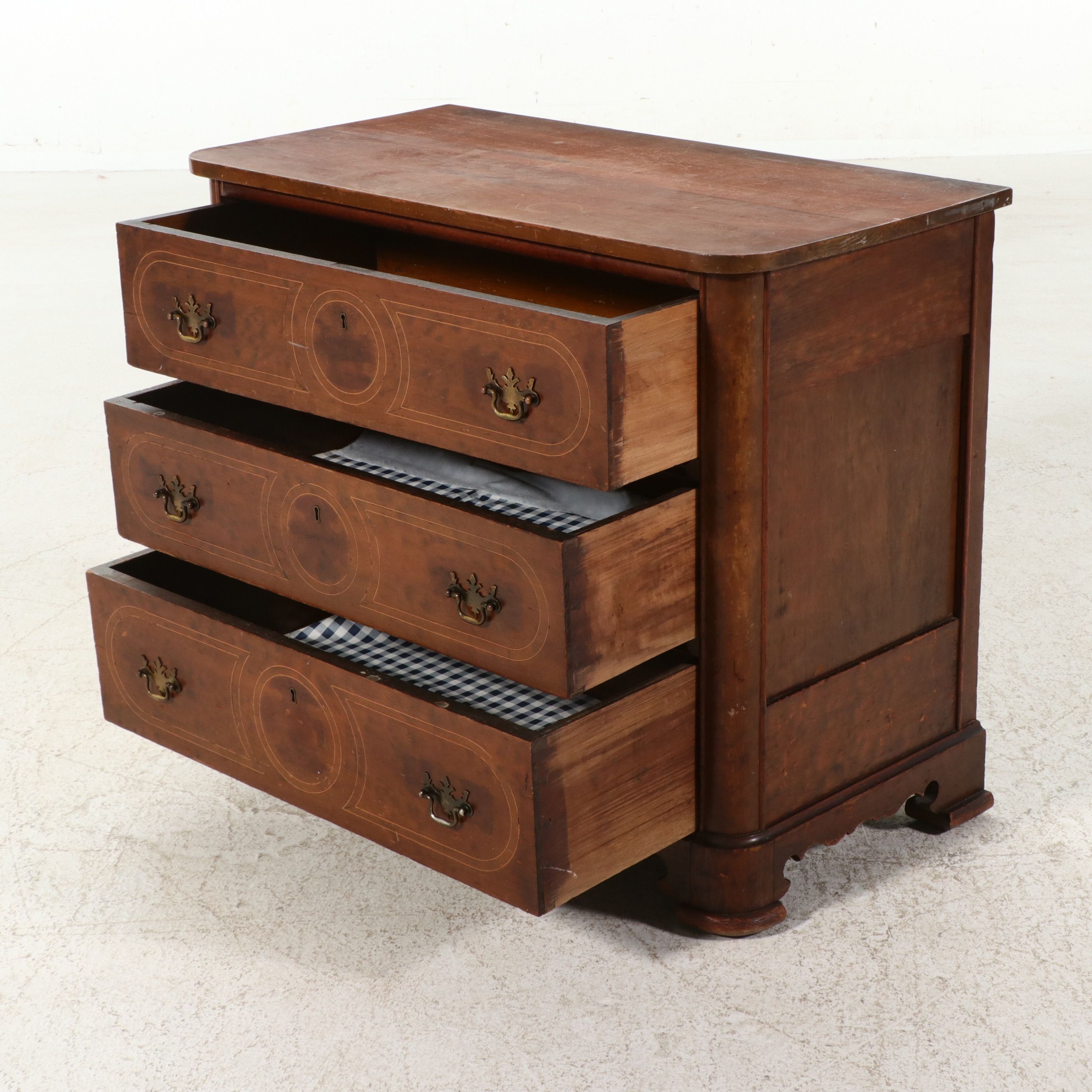Federal Style Inlaid Mahogany Chest of Drawers