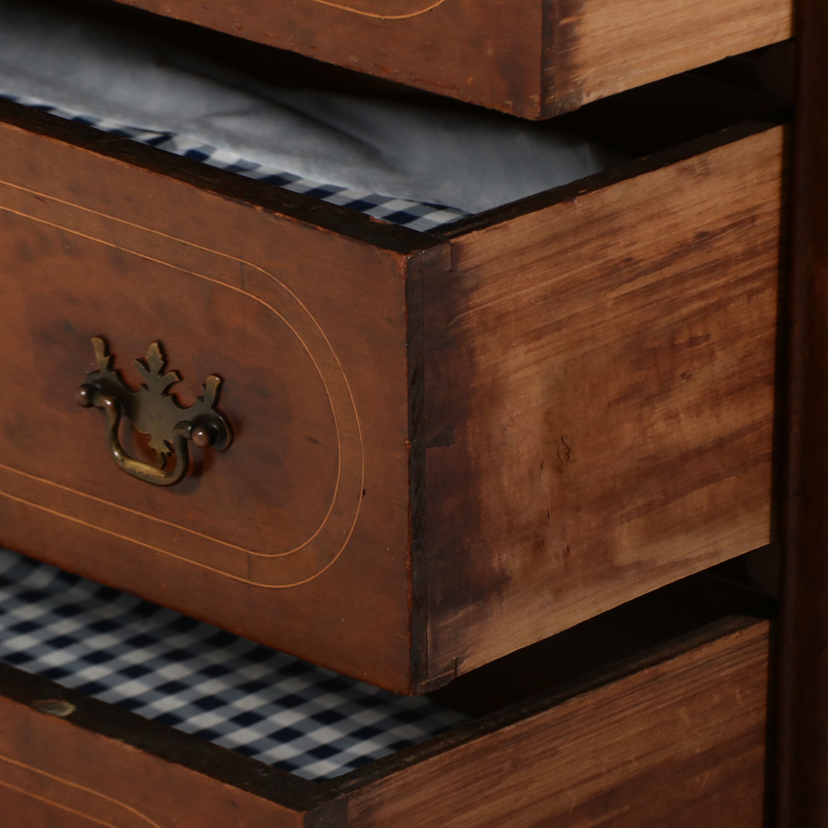 Federal Style Inlaid Mahogany Chest of Drawers