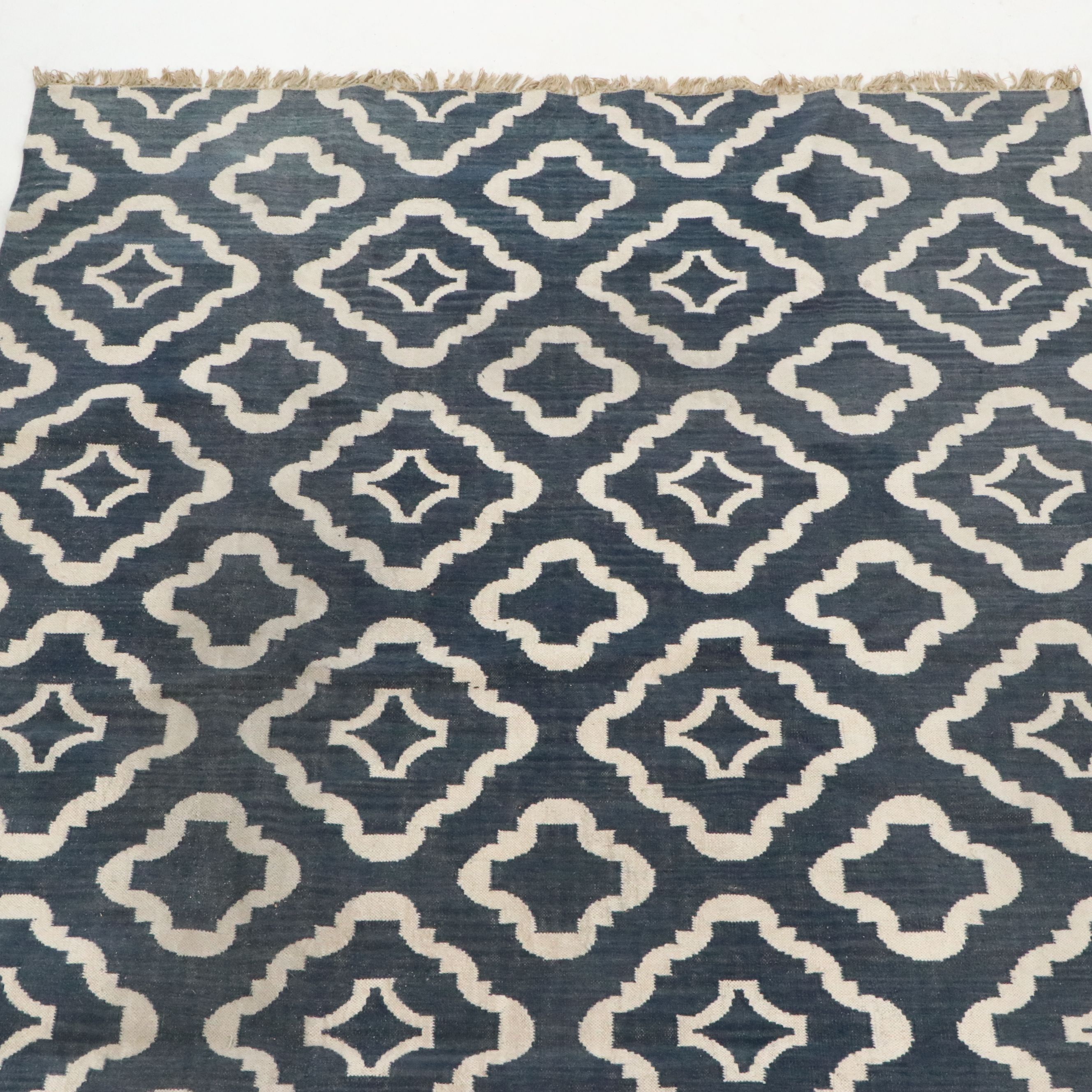 8' x 10'3 Handwoven Contemporary Navy and Cream Quatrefoil Area Rug