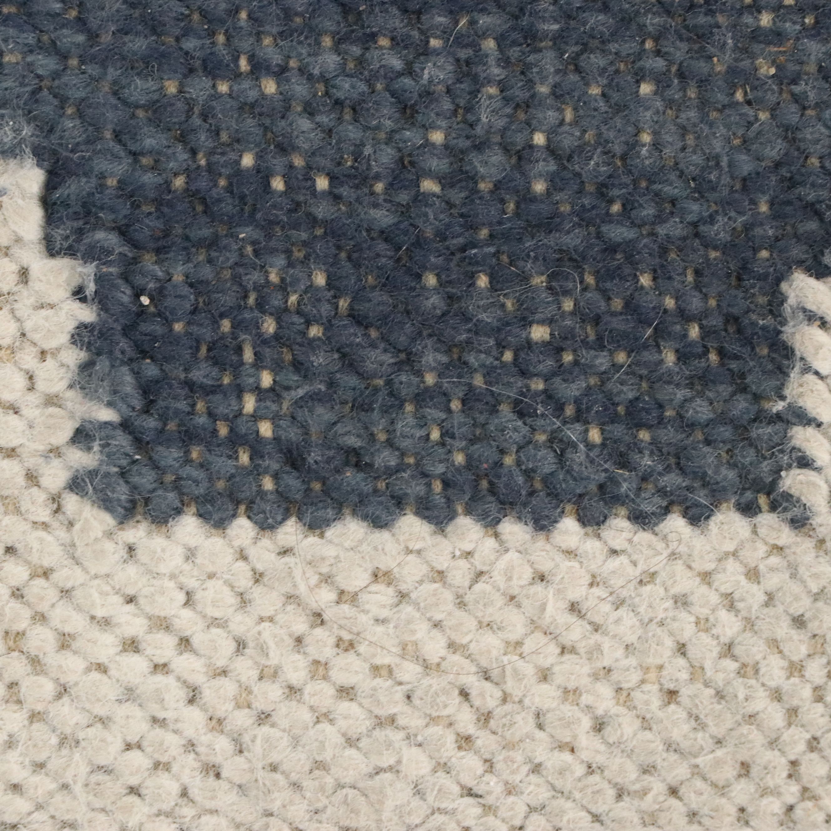 8' x 10'3 Handwoven Contemporary Navy and Cream Quatrefoil Area Rug