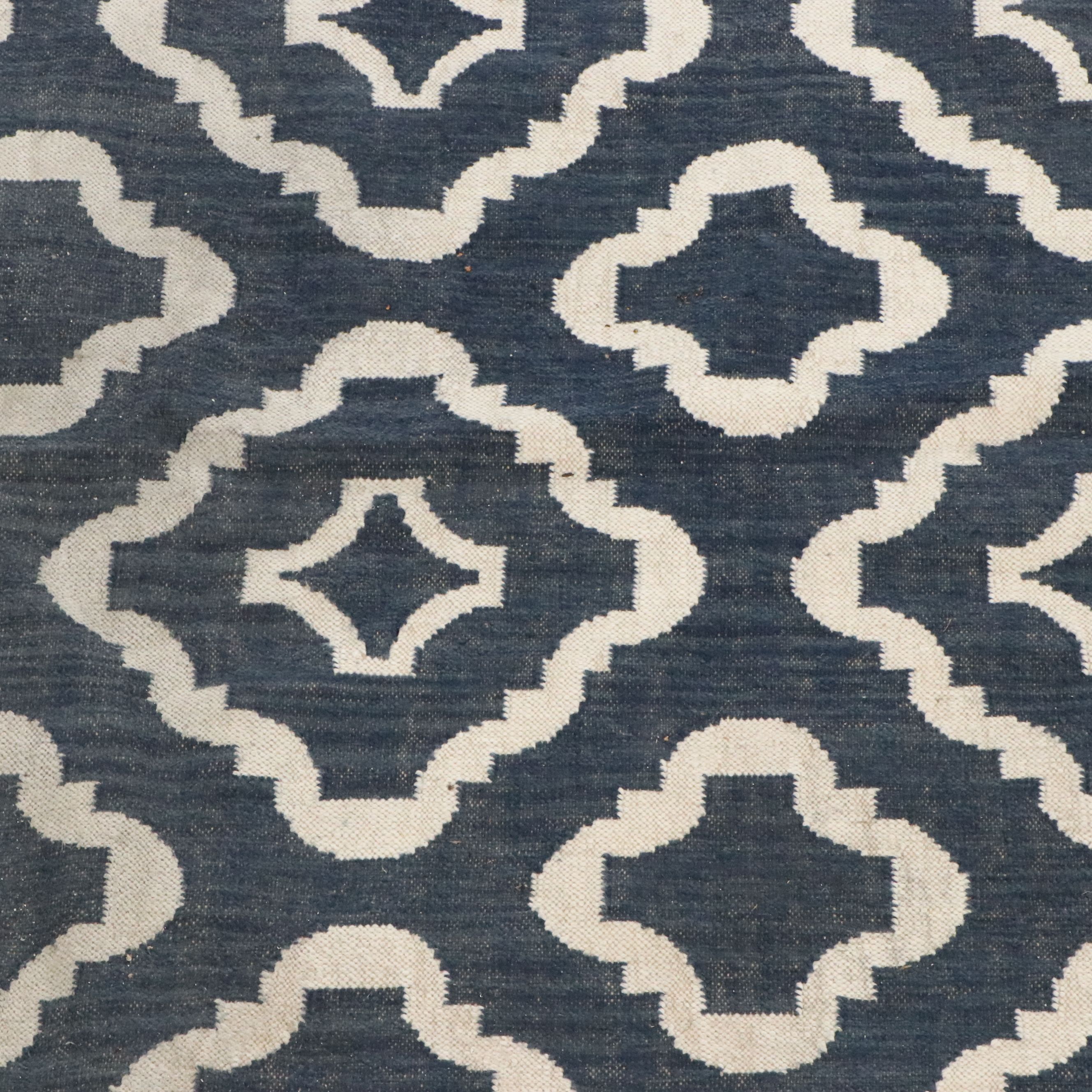 8' x 10'3 Handwoven Contemporary Navy and Cream Quatrefoil Area Rug