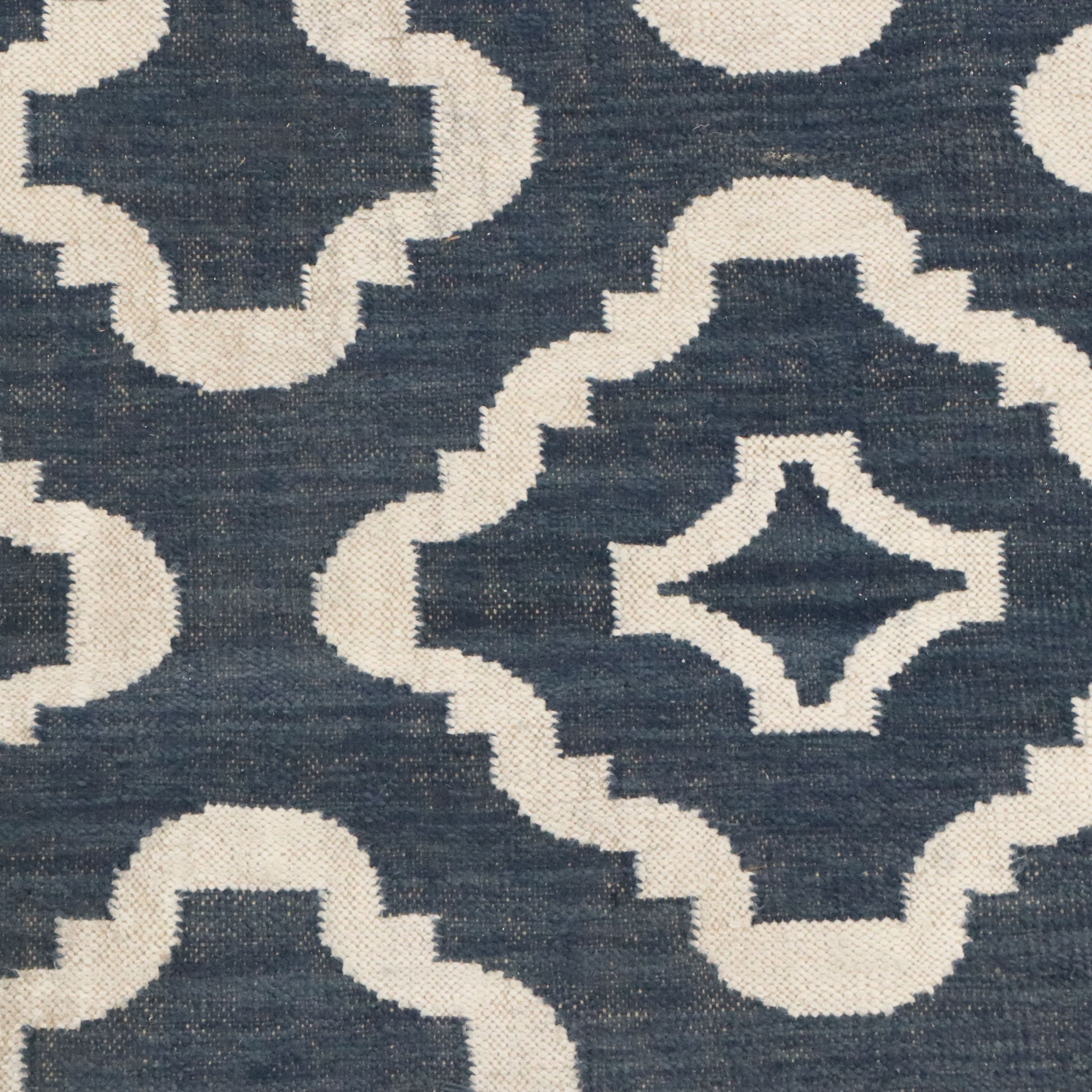 8' x 10'3 Handwoven Contemporary Navy and Cream Quatrefoil Area Rug
