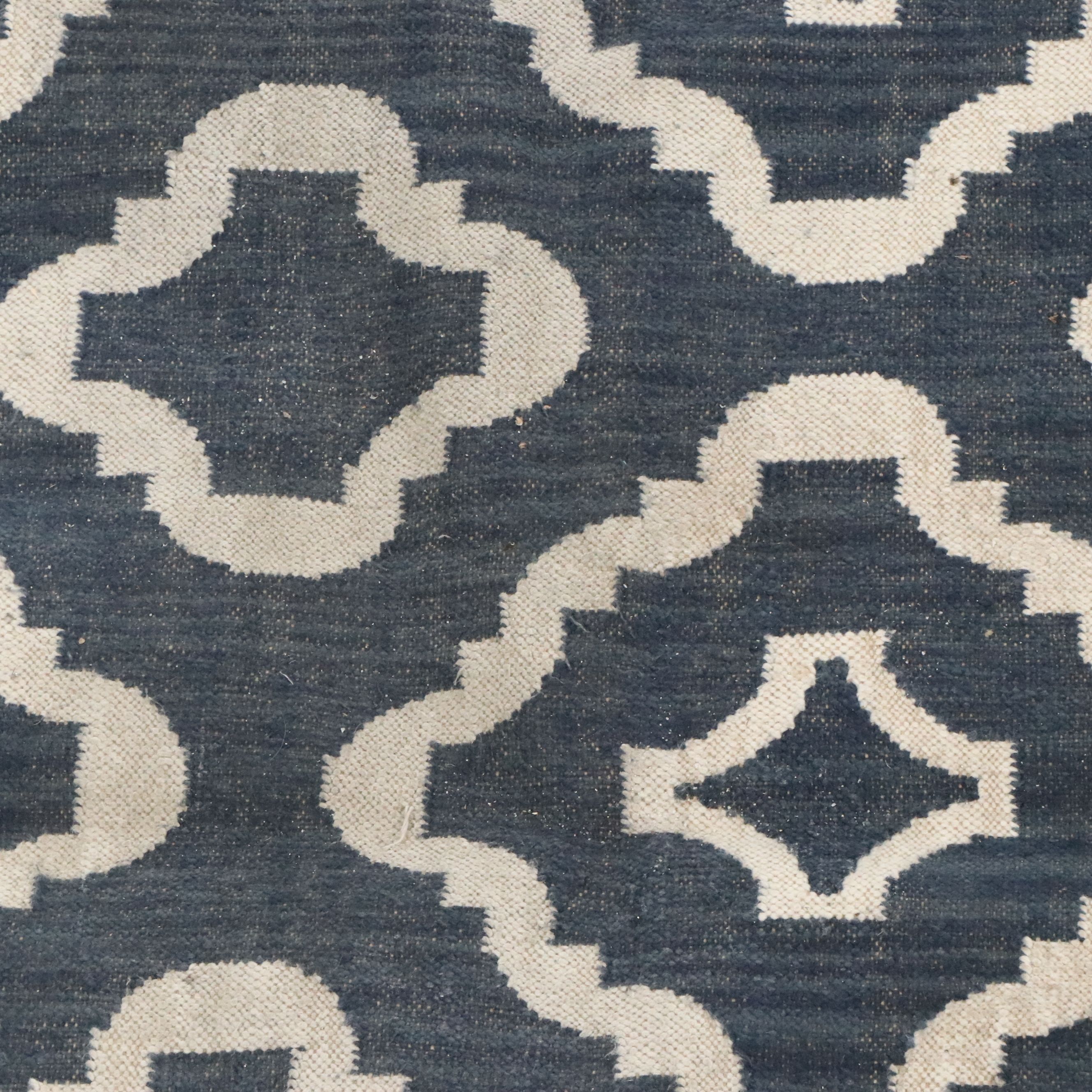 8' x 10'3 Handwoven Contemporary Navy and Cream Quatrefoil Area Rug