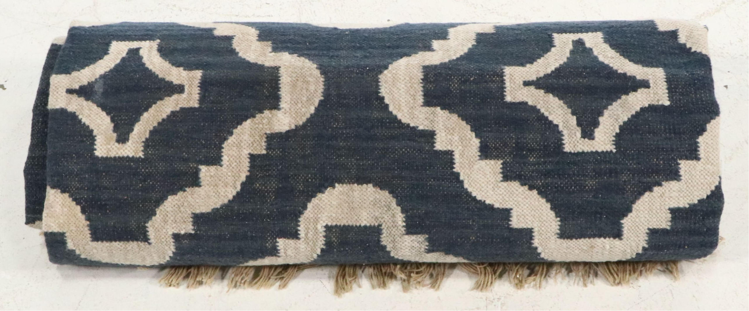 8' x 10'3 Handwoven Contemporary Navy and Cream Quatrefoil Area Rug