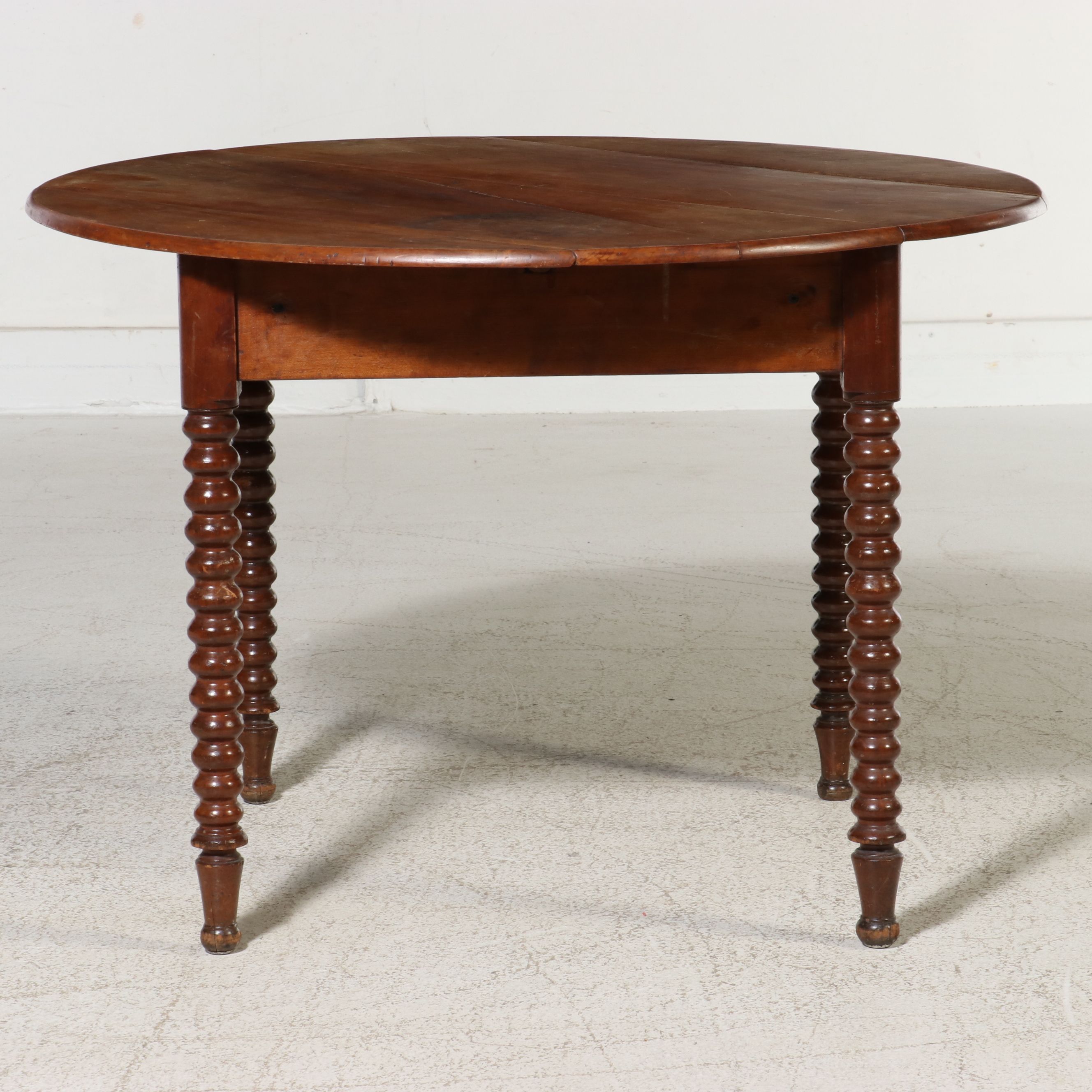 American Victorian Pine Spool-Turned Center Table, Mid to Late 19th Century