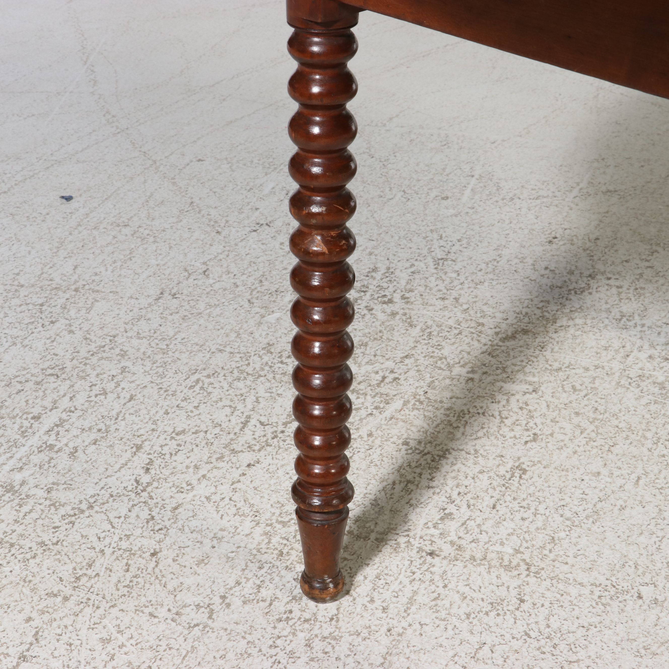 American Victorian Pine Spool-Turned Center Table, Mid to Late 19th Century