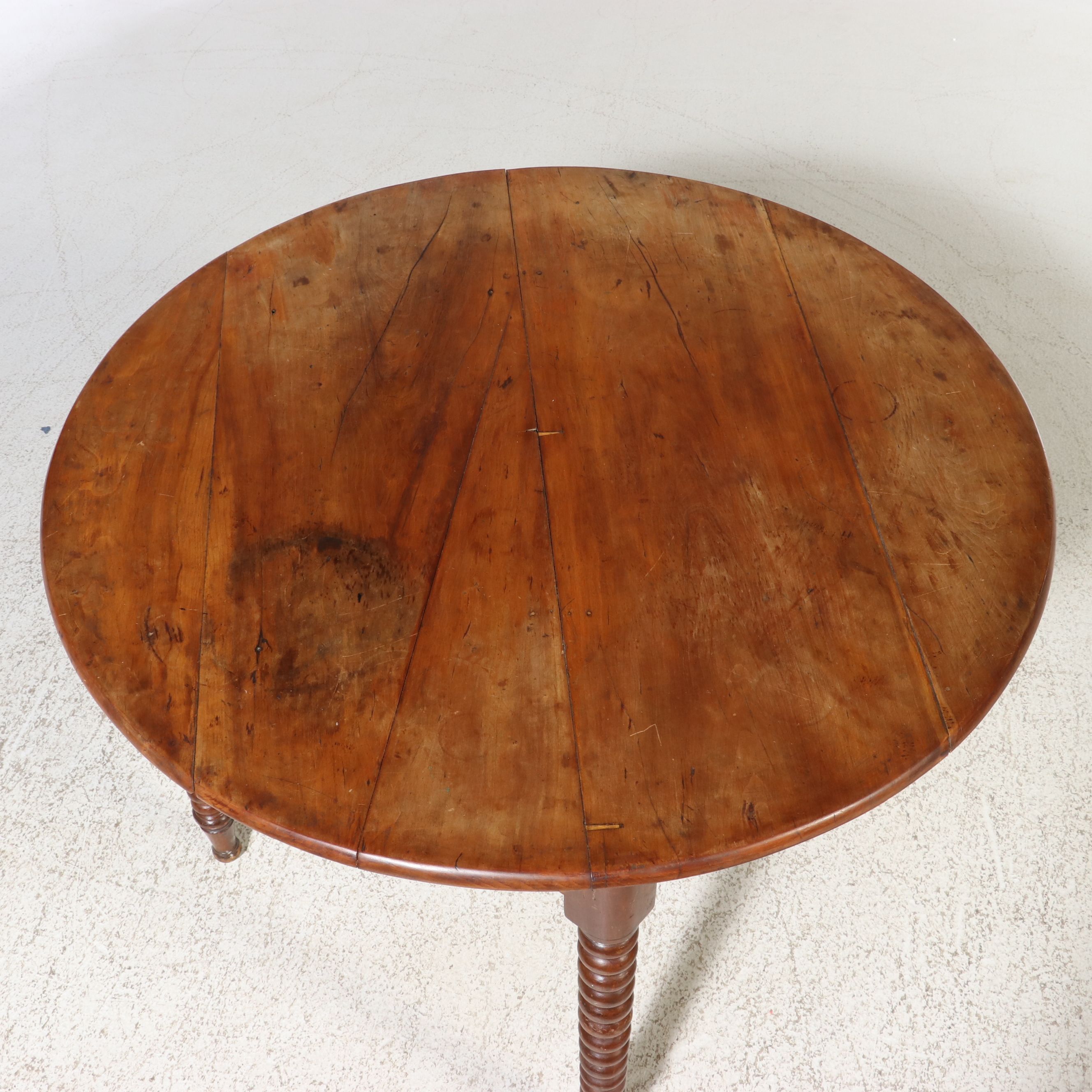 American Victorian Pine Spool-Turned Center Table, Mid to Late 19th Century