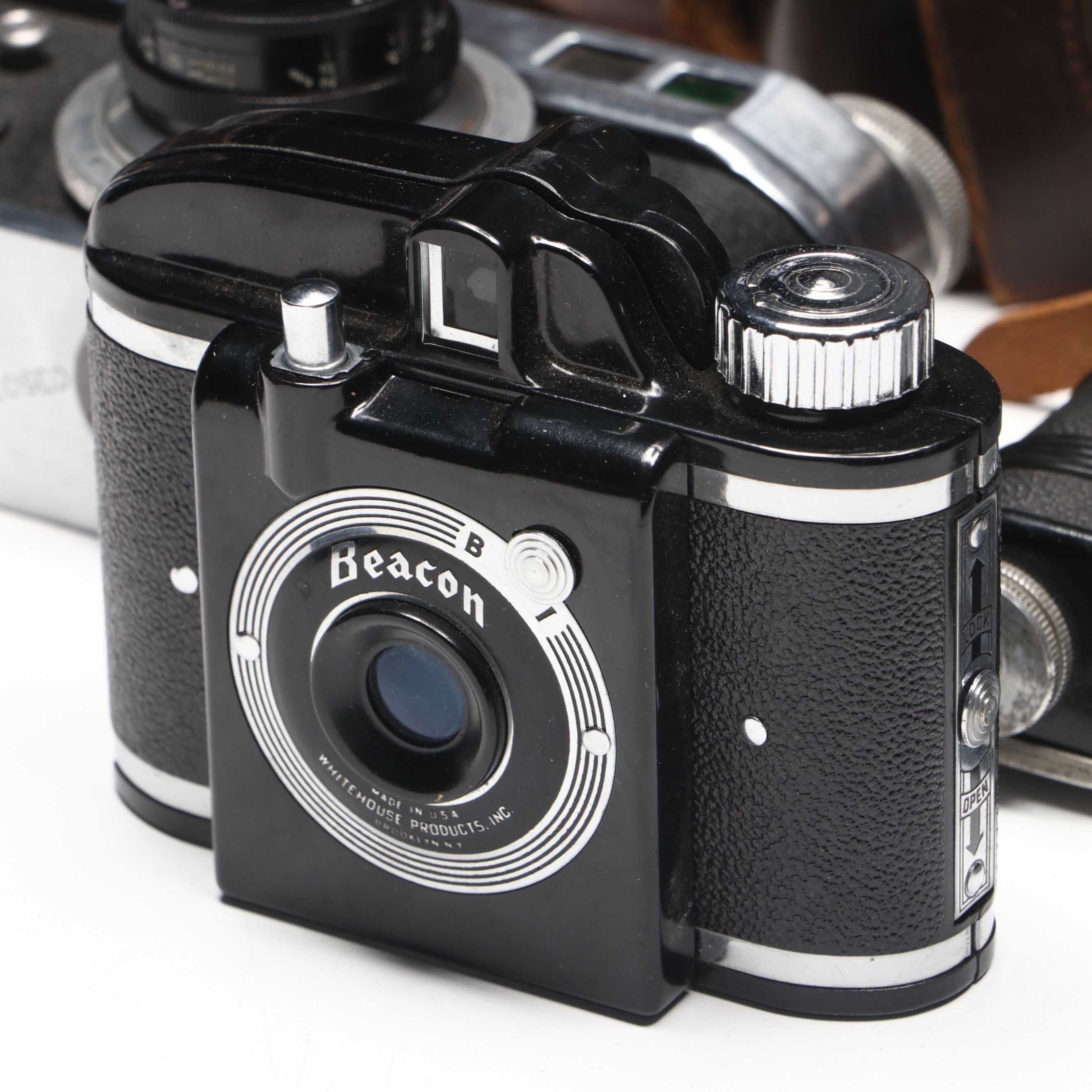 Detrola HW, Whitehouse Beacon and More Mid-20th Century Cameras