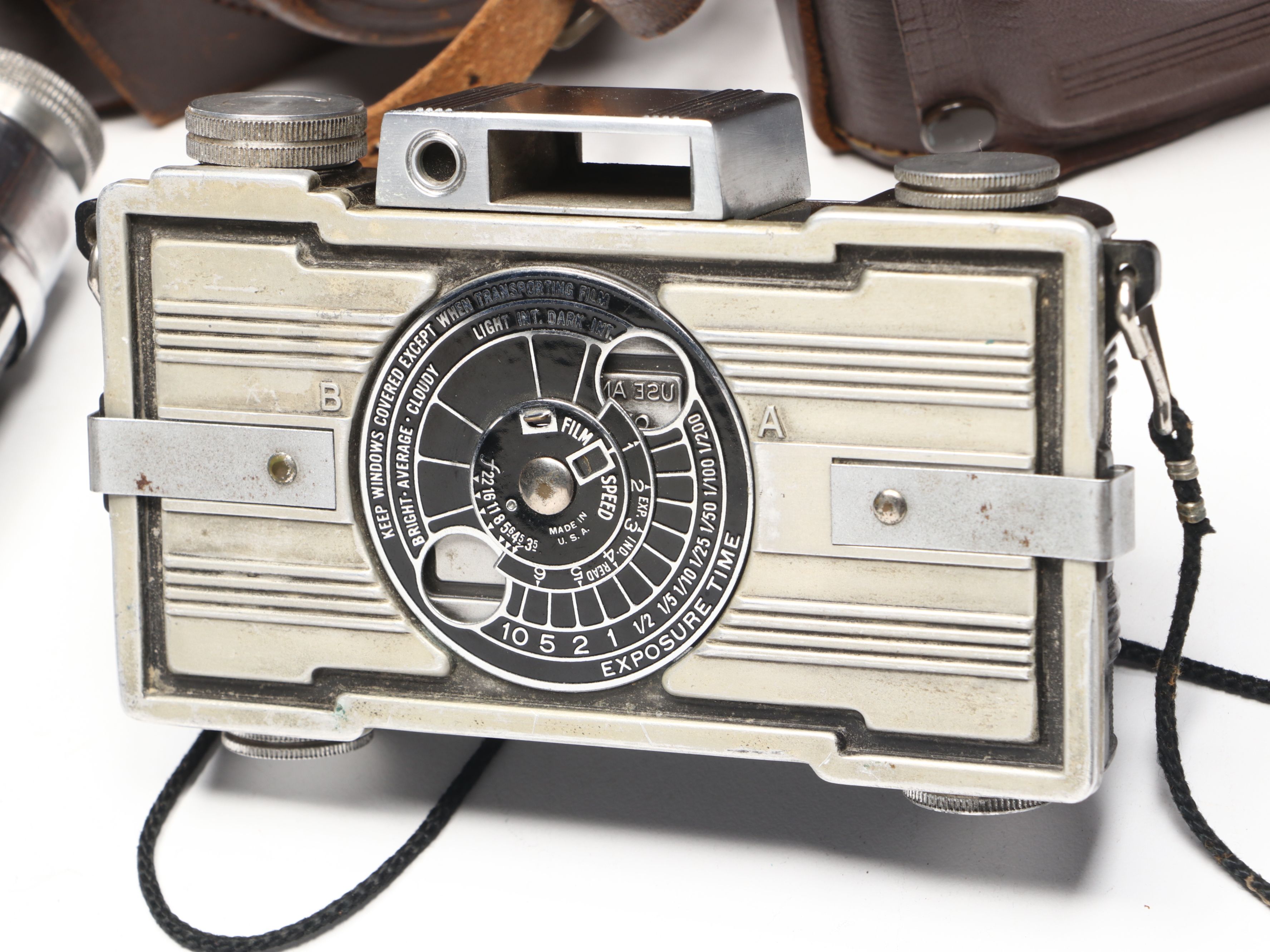 Detrola HW, Whitehouse Beacon and More Mid-20th Century Cameras