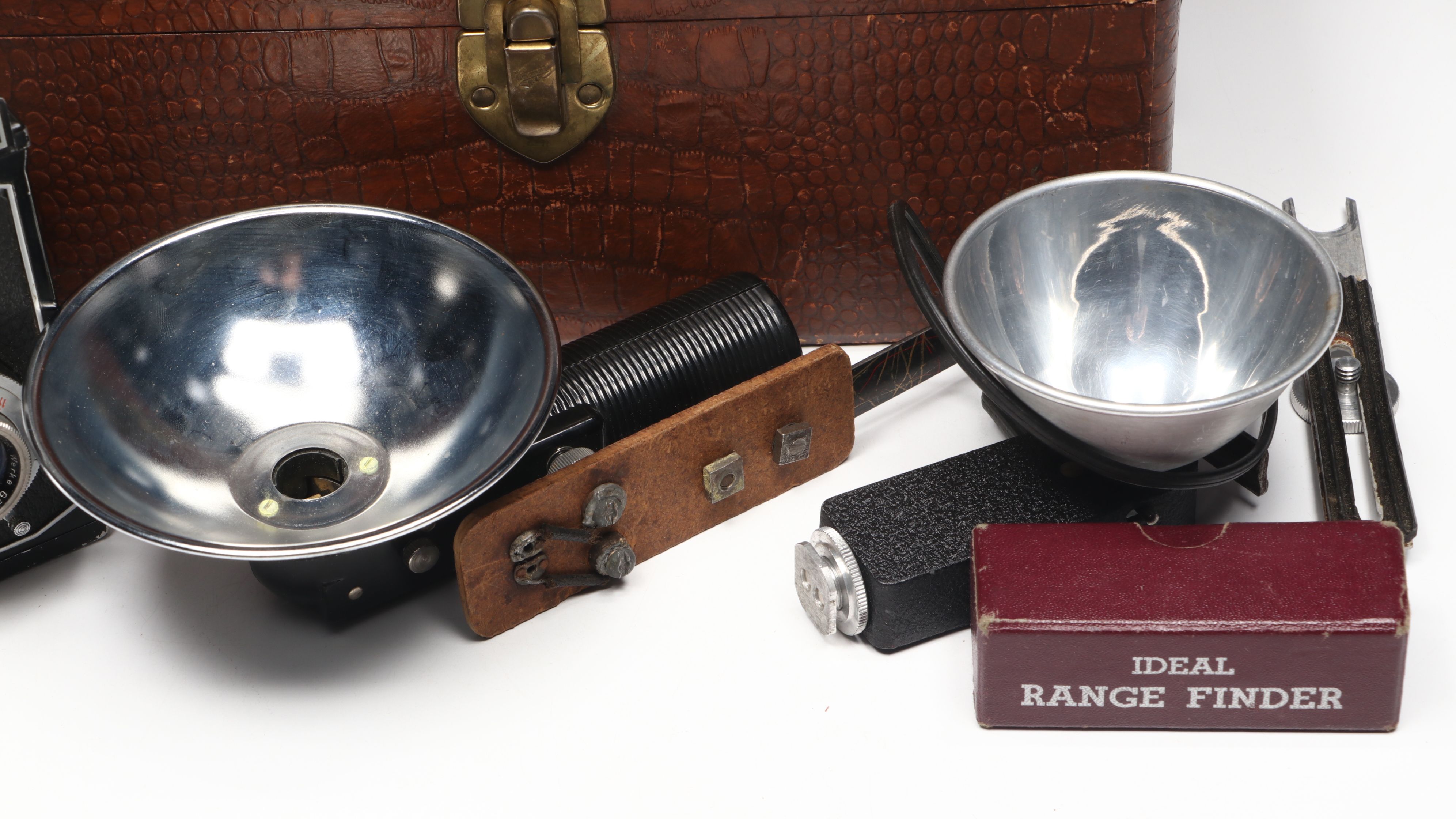 Detrola HW, Whitehouse Beacon and More Mid-20th Century Cameras