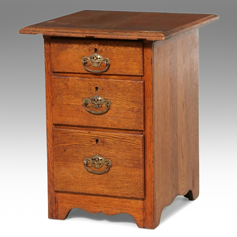 American Late Victorian Oak Three-Drawer Chest, Late 19th Century