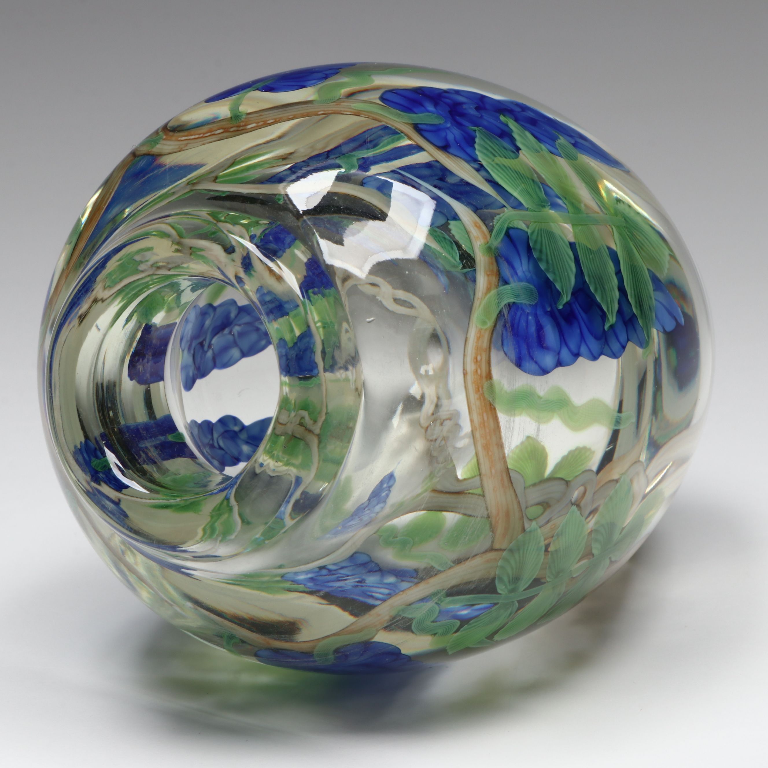 Orient & Flume Art Glass Grapevine Vase, 1988