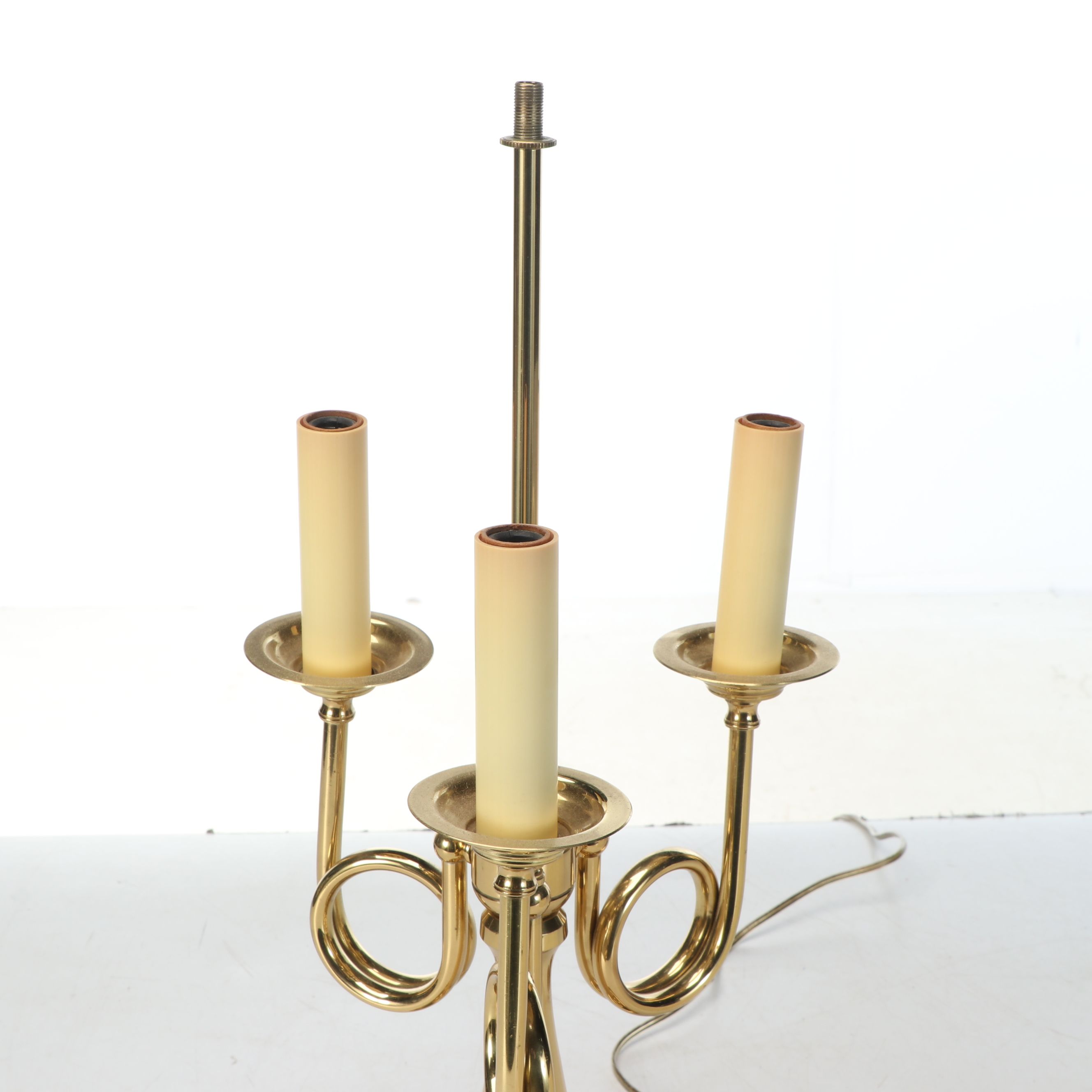 Ethan Allen Neoclassical Bouillotte Brass Horn Table Lamp, Late 20th C.