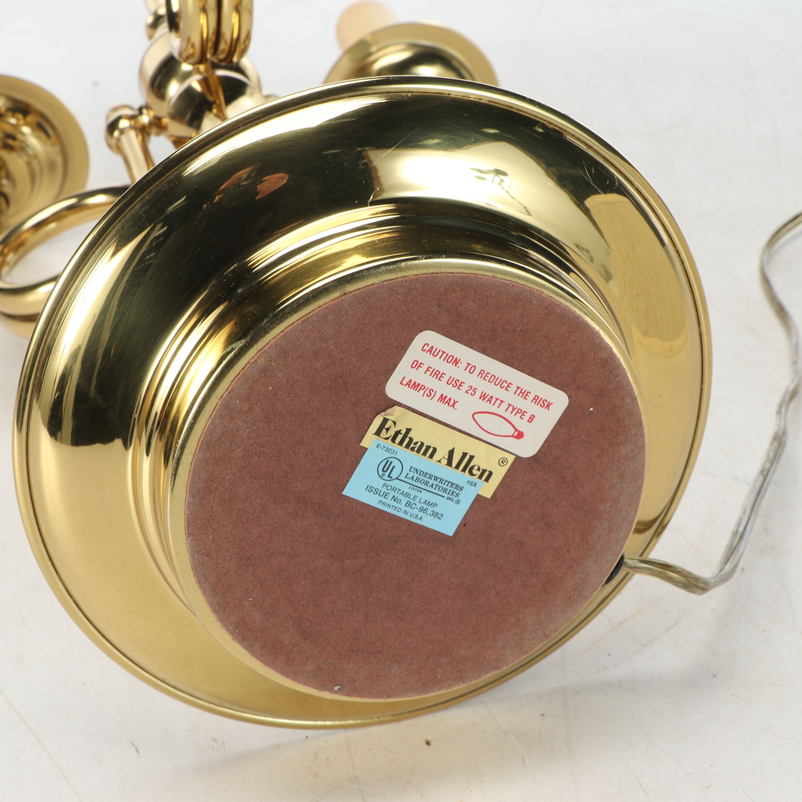 Ethan Allen Neoclassical Bouillotte Brass Horn Table Lamp, Late 20th C.