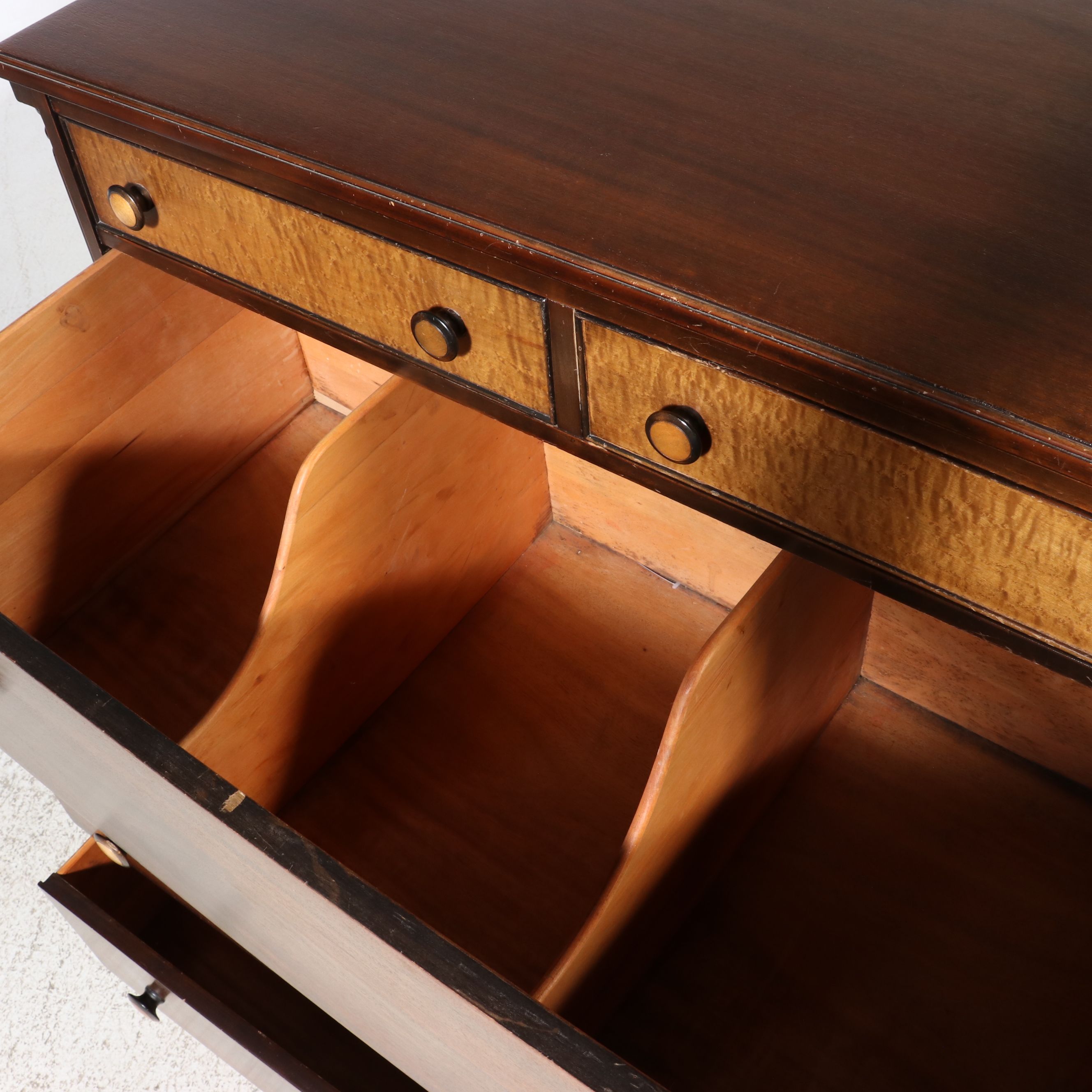 Federal Style Mahogany and Bird's-Eye Maple Inlay Chest of Drawers, 19th Century