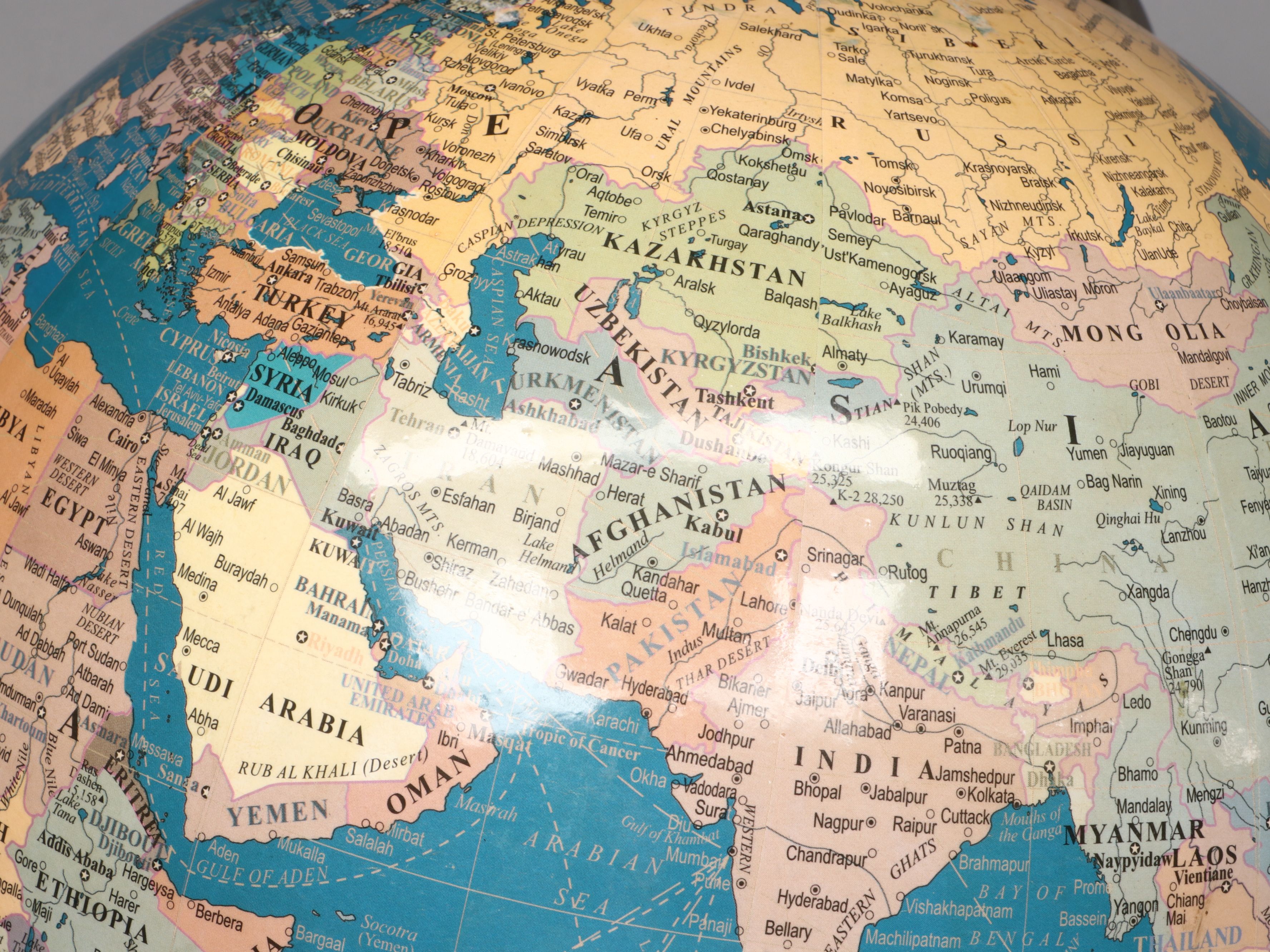 Ultimate Globes Plastic and Metal Desk Globe, 2010s