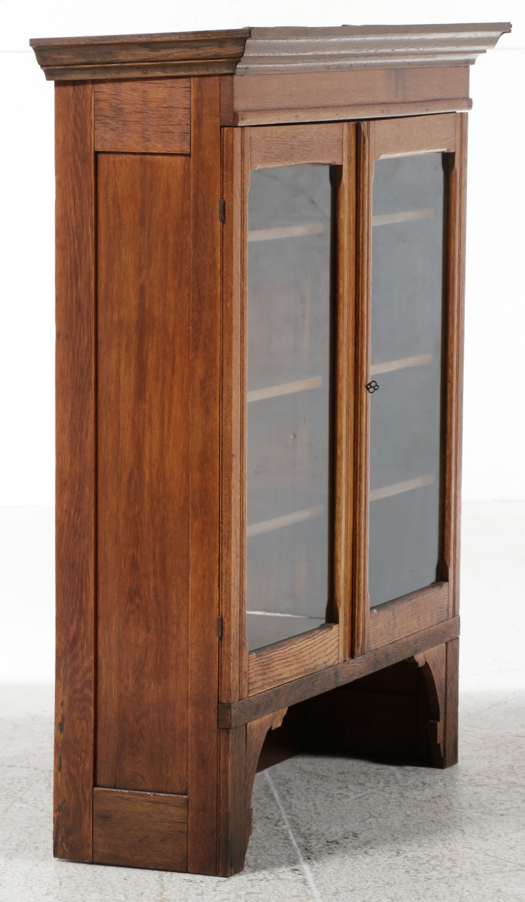 Late Victorian Quartersawn Oak Two-Door Hutch Top