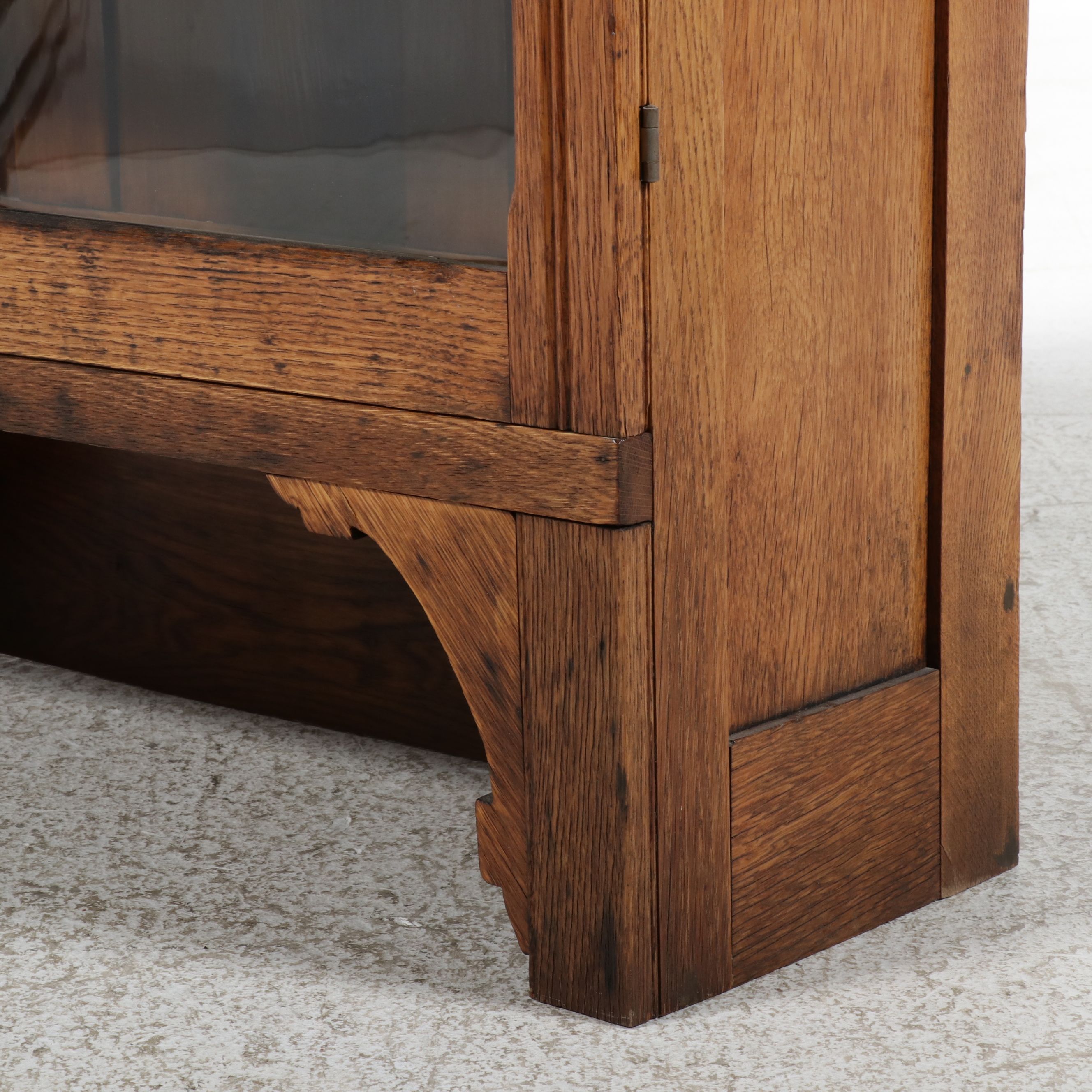 Late Victorian Quartersawn Oak Two-Door Hutch Top