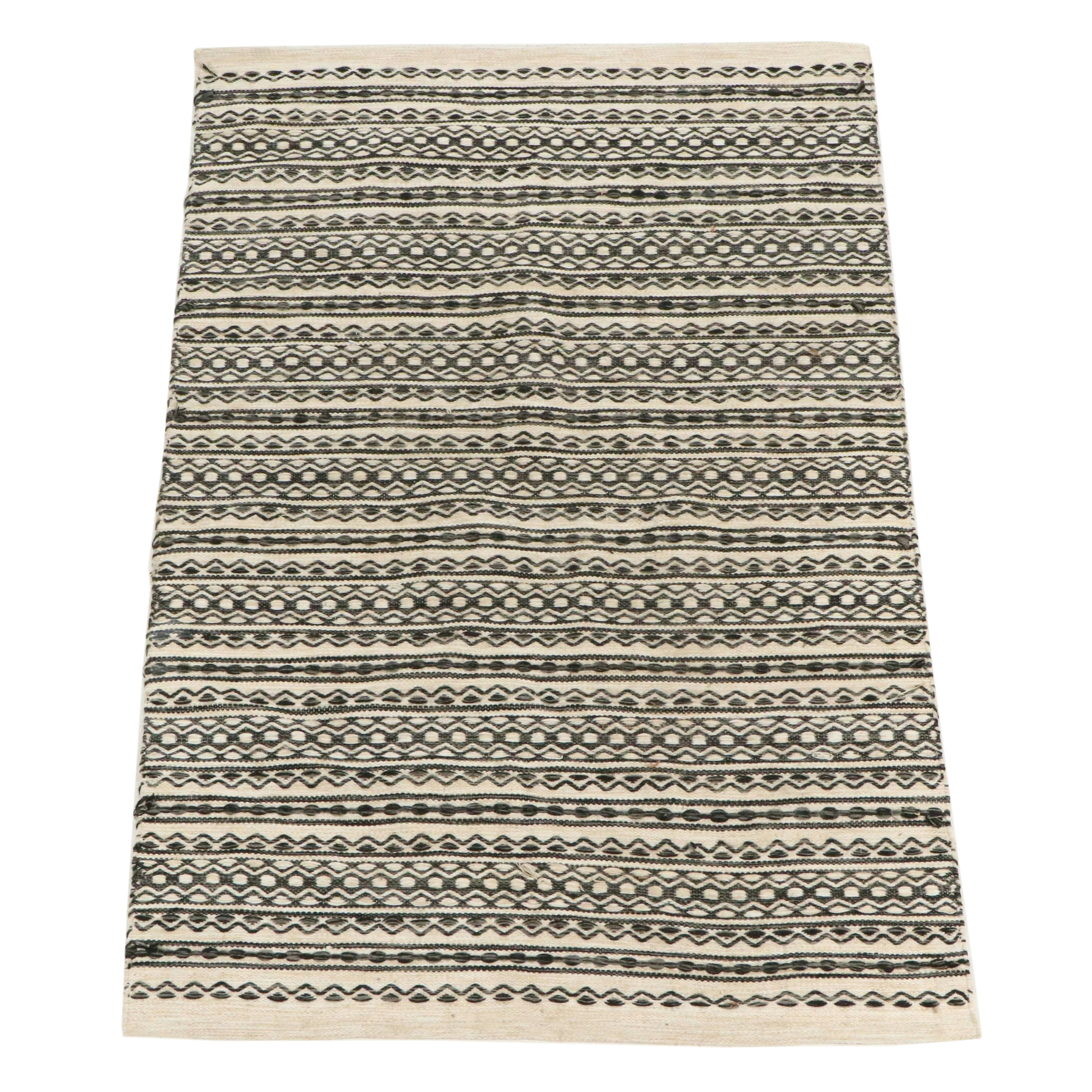 4' x 6'1 Machine Made Target Threshold Geometric Stripe Area Rug