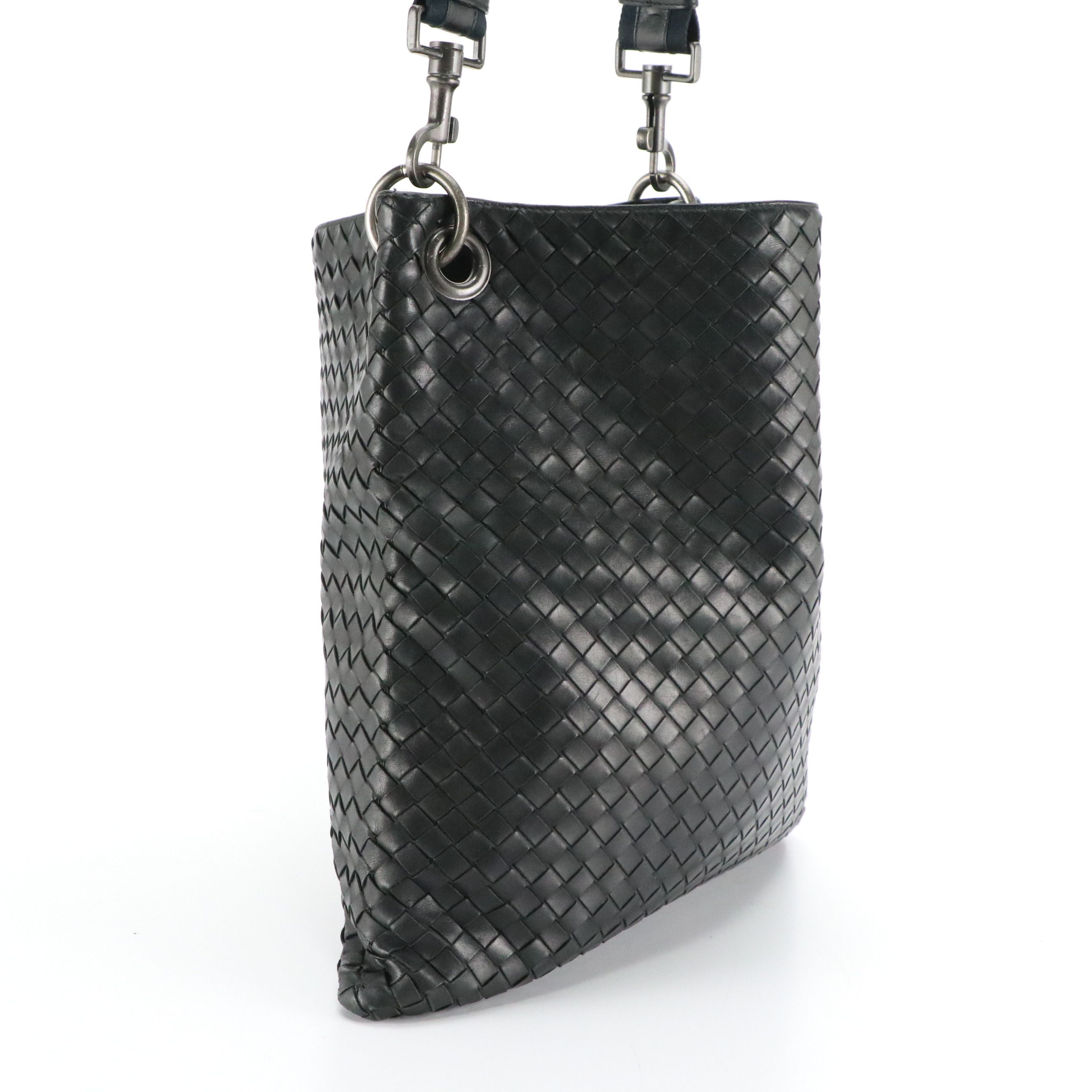 Bottega Veneta Flat Messenger Crossbody Bag in Black Intrecciato Leather
