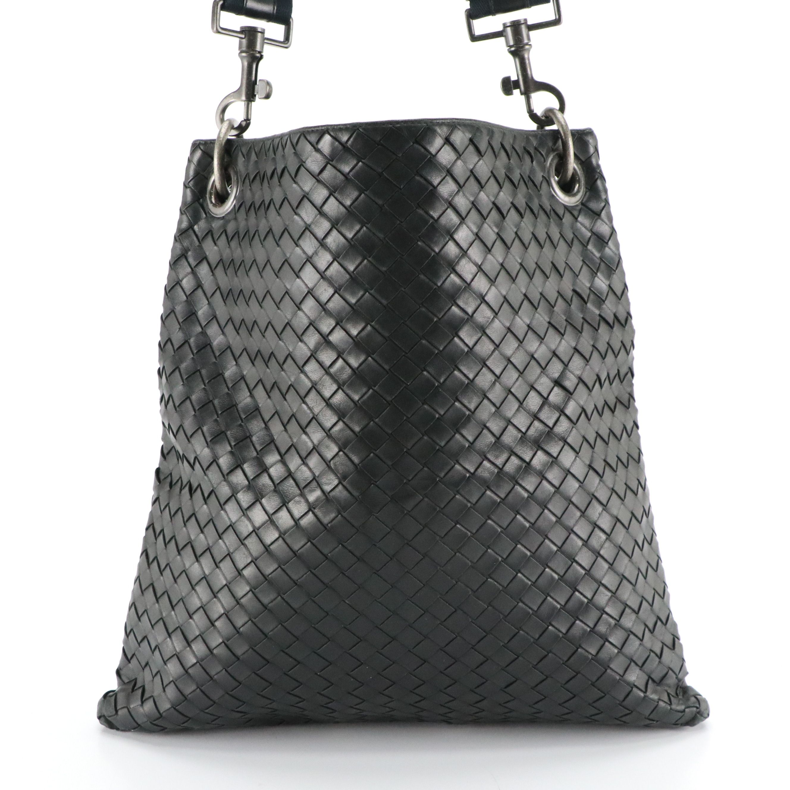 Bottega Veneta Flat Messenger Crossbody Bag in Black Intrecciato Leather