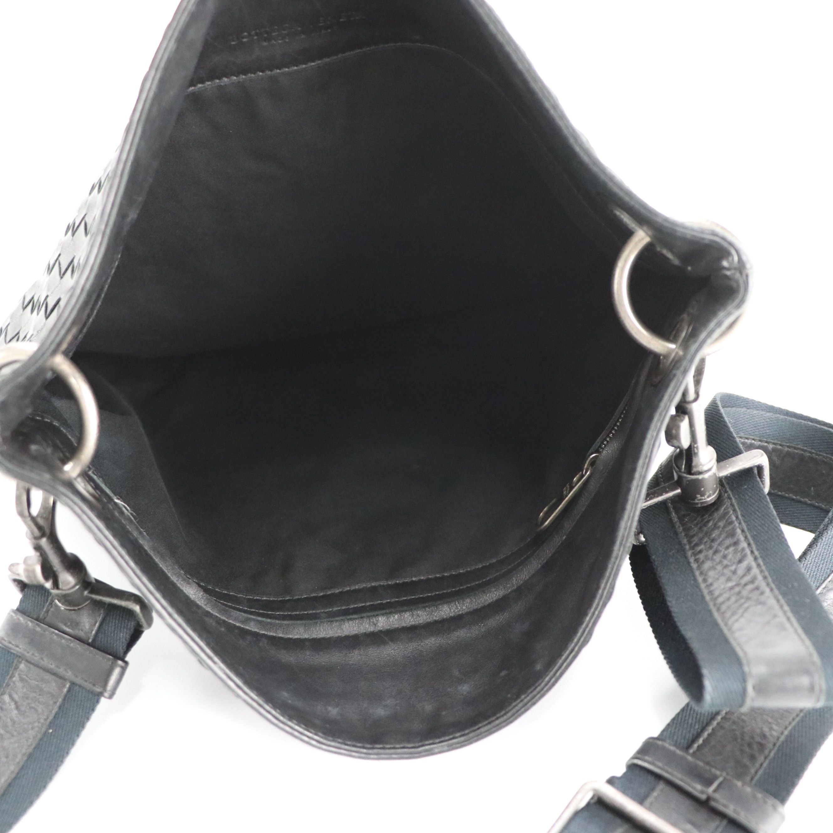 Bottega Veneta Flat Messenger Crossbody Bag in Black Intrecciato Leather