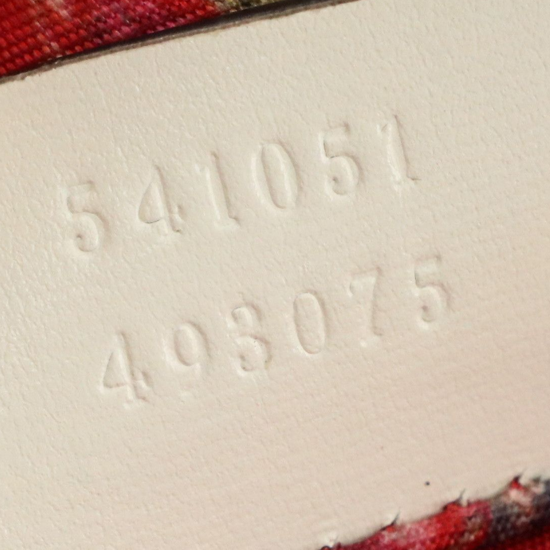 Gucci Web Stripe Trapuntata Camera Crossbody Bag in White Quilted Leather