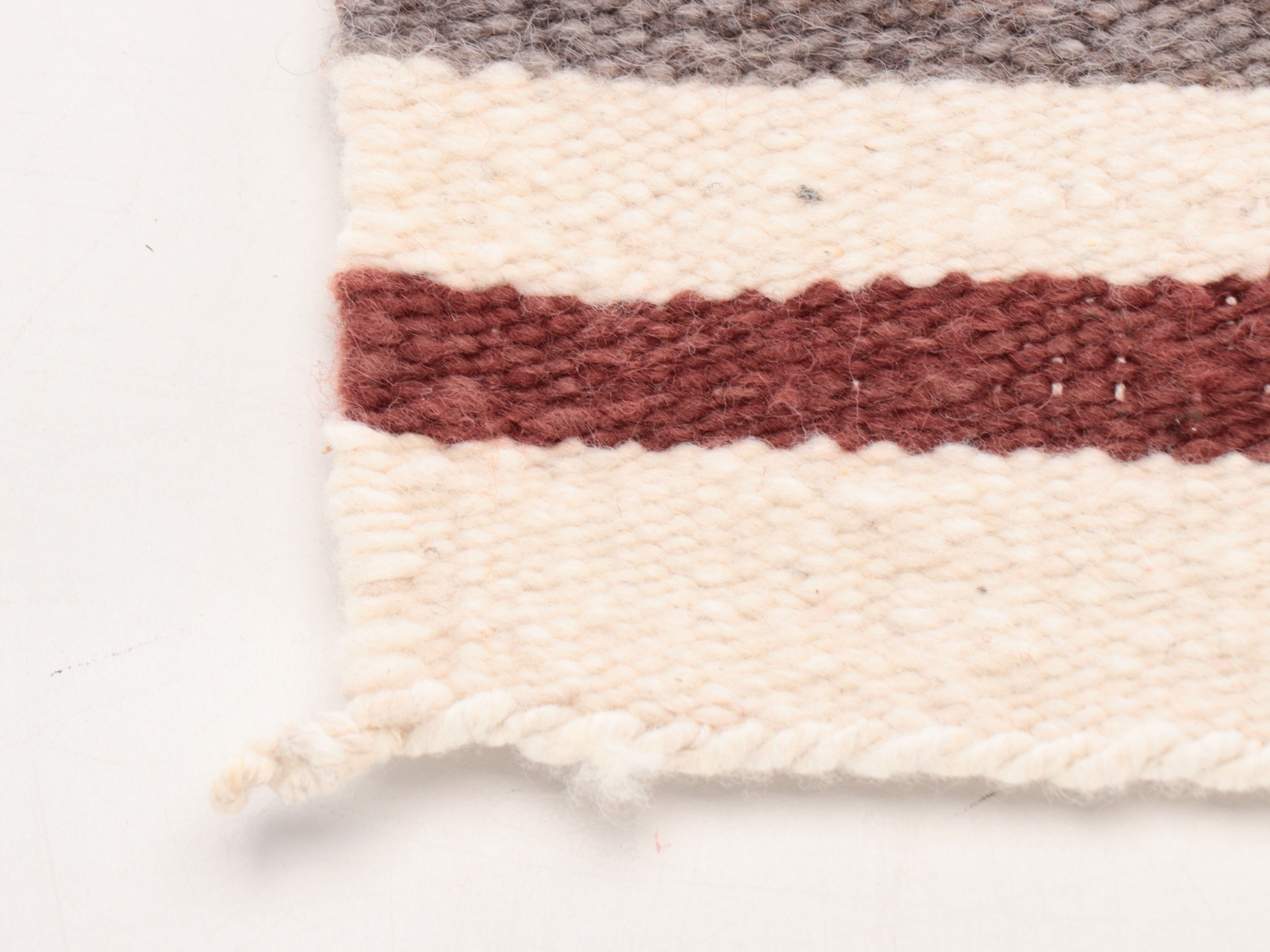 1'6 x 2'8 Handwoven Navajo Wool Accent Rug