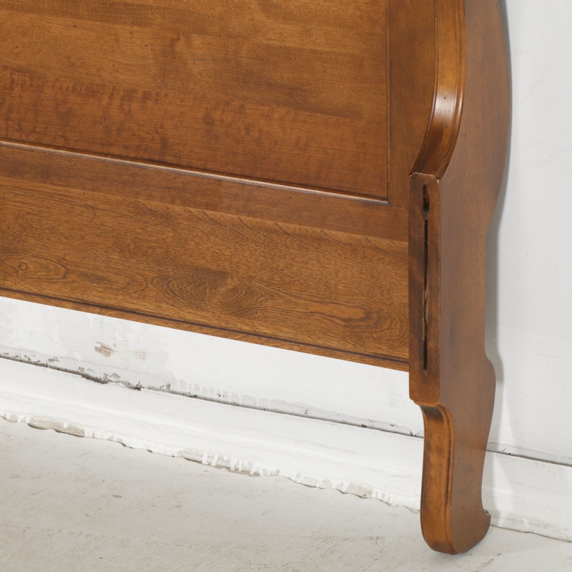 Ethan Allen Walnut Queen Size Sleight Bed Frame