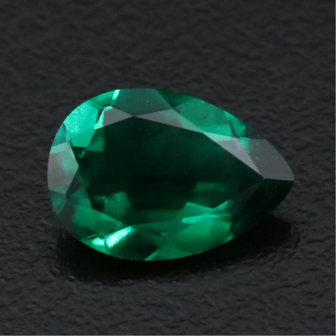 Loose 1.57 CT Lab Grown Emerald