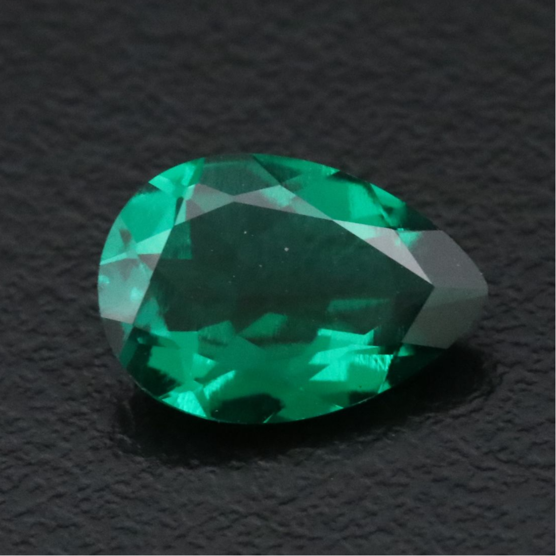 Loose 1.55 CT Lab Grown Emerald