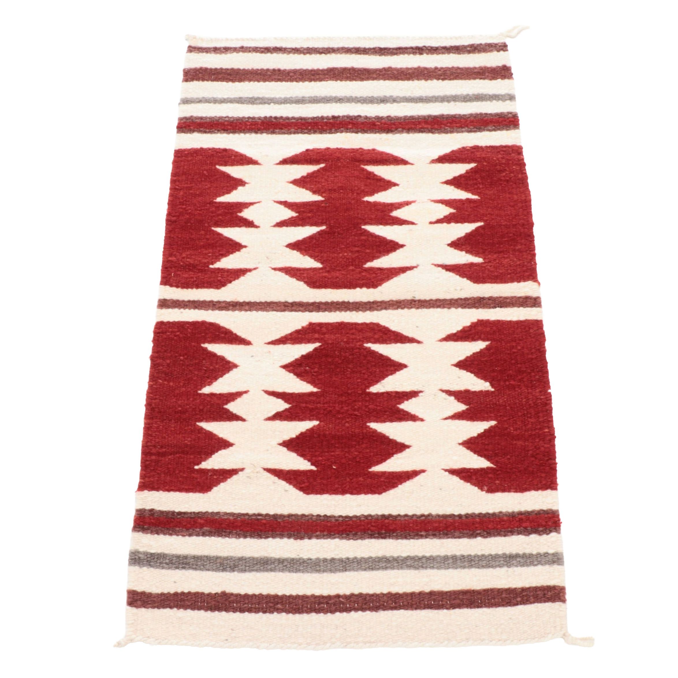 1'6 x 2'8 Handwoven Navajo Wool Accent Rug