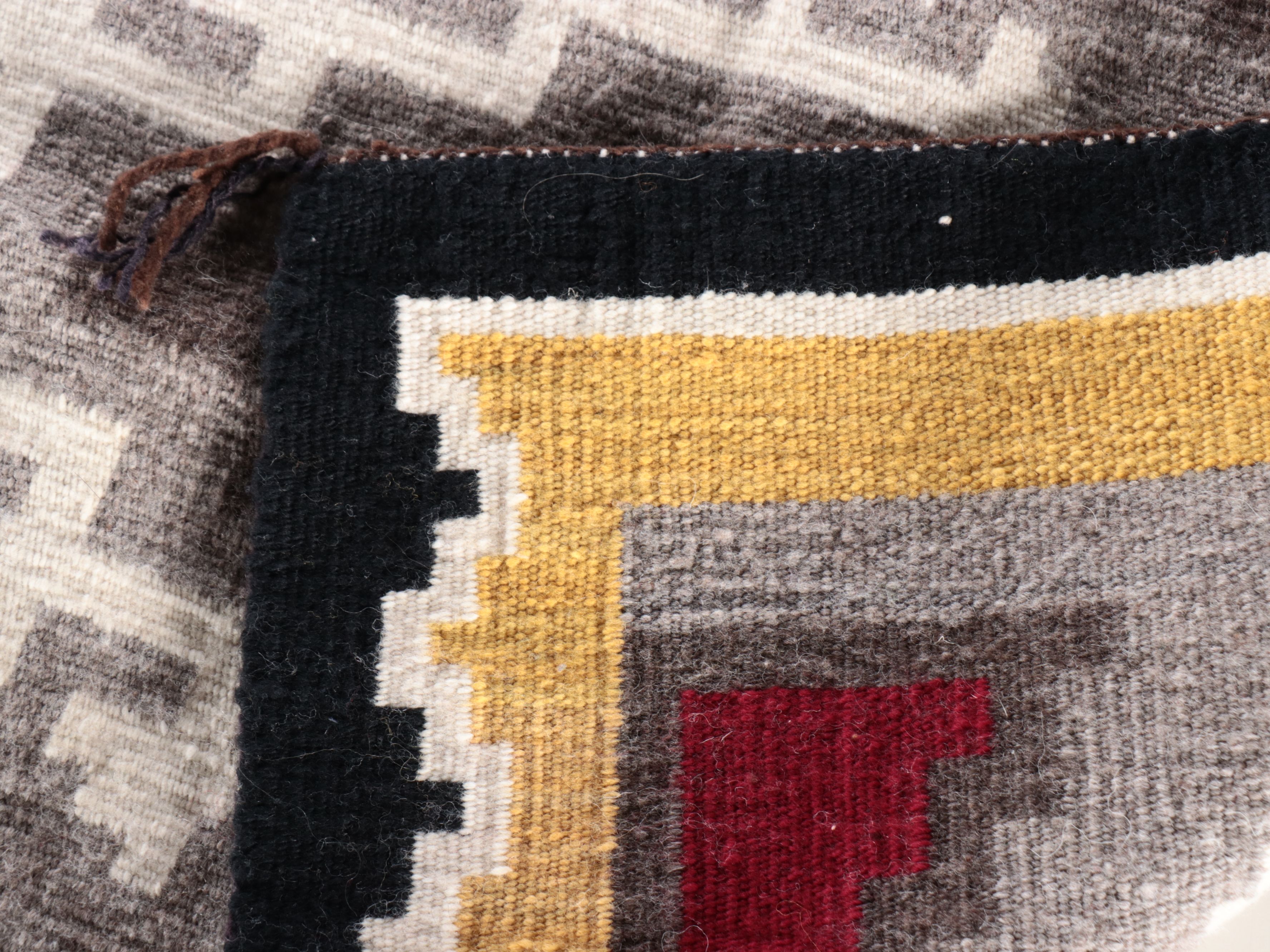 1'11 x 2'7 Handwoven Navajo Klagetoh Style Wool Accent Rug