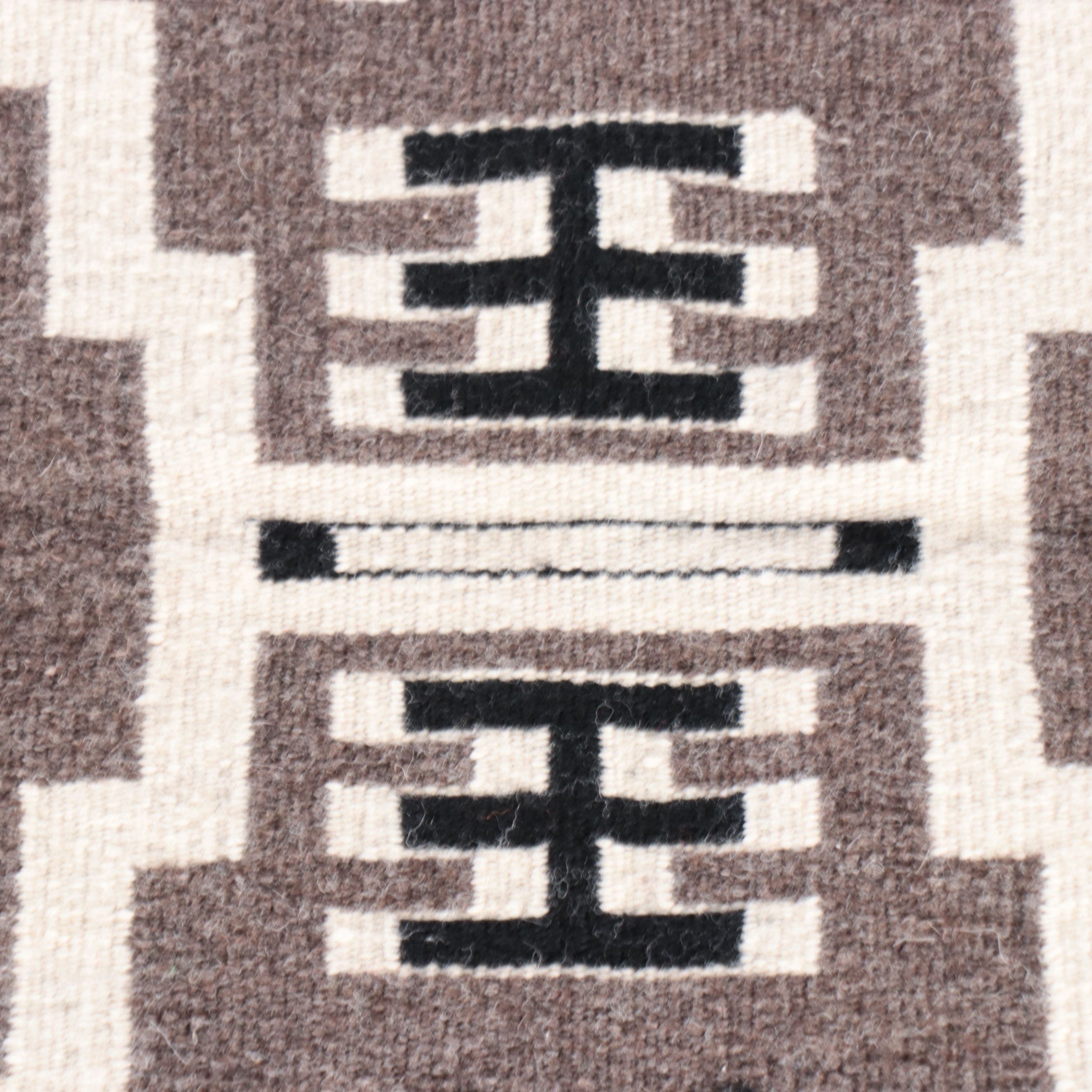 1'10 x 2'4 Handwoven Navajo Storm Pattern Wool Accent Rug