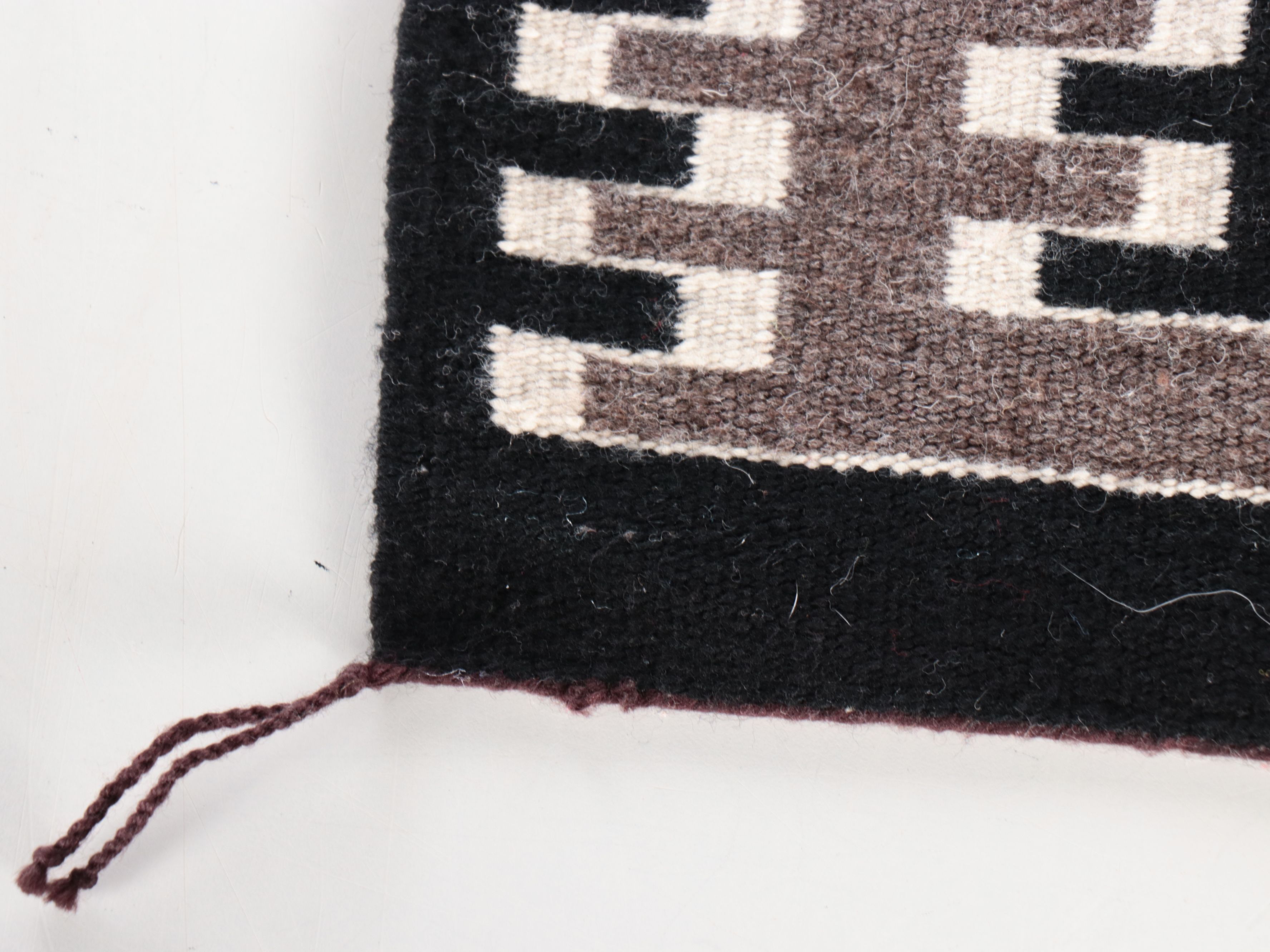 1'10 x 2'4 Handwoven Navajo Storm Pattern Wool Accent Rug