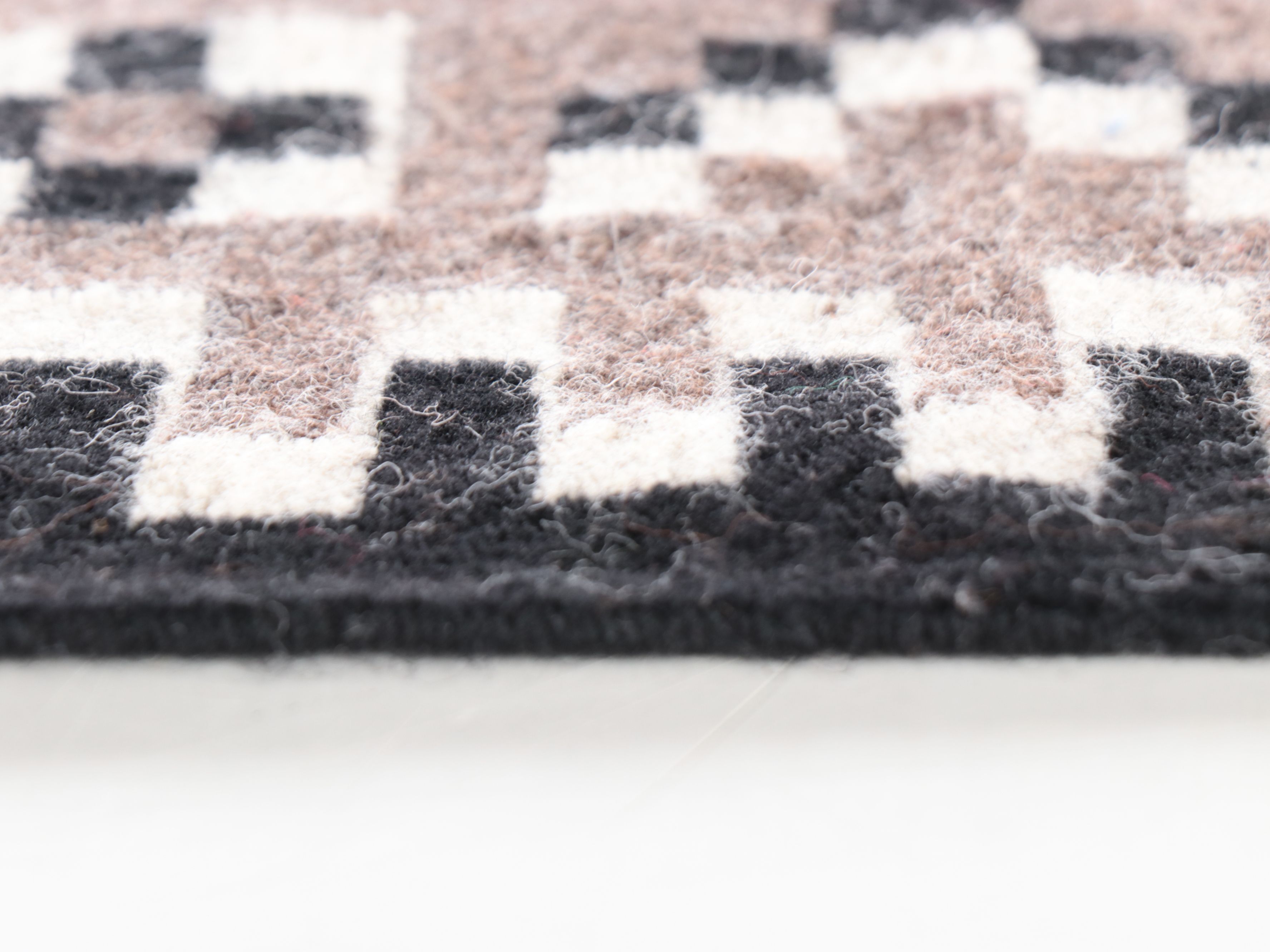 1'10 x 2'4 Handwoven Navajo Storm Pattern Wool Accent Rug