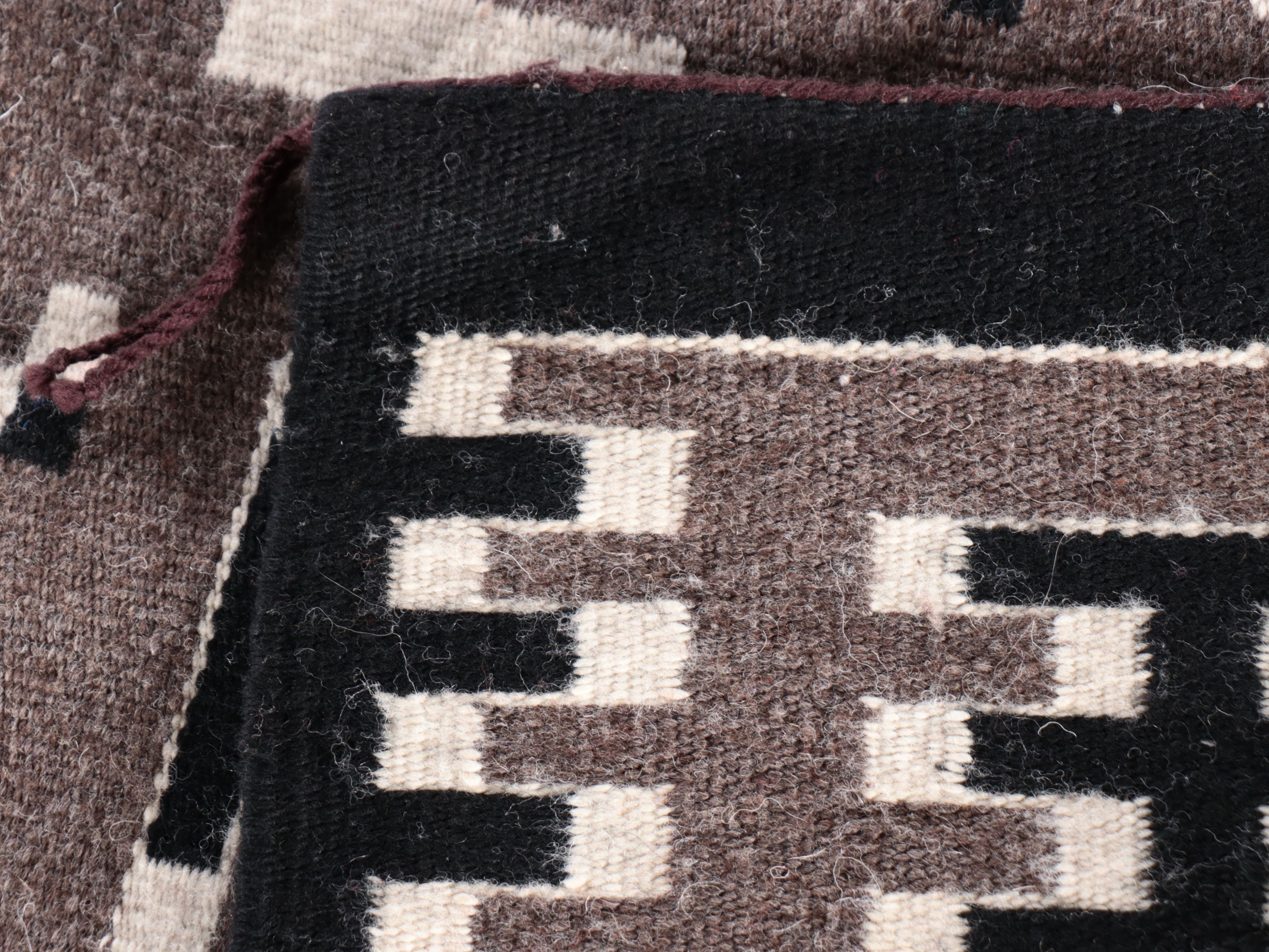 1'10 x 2'4 Handwoven Navajo Storm Pattern Wool Accent Rug