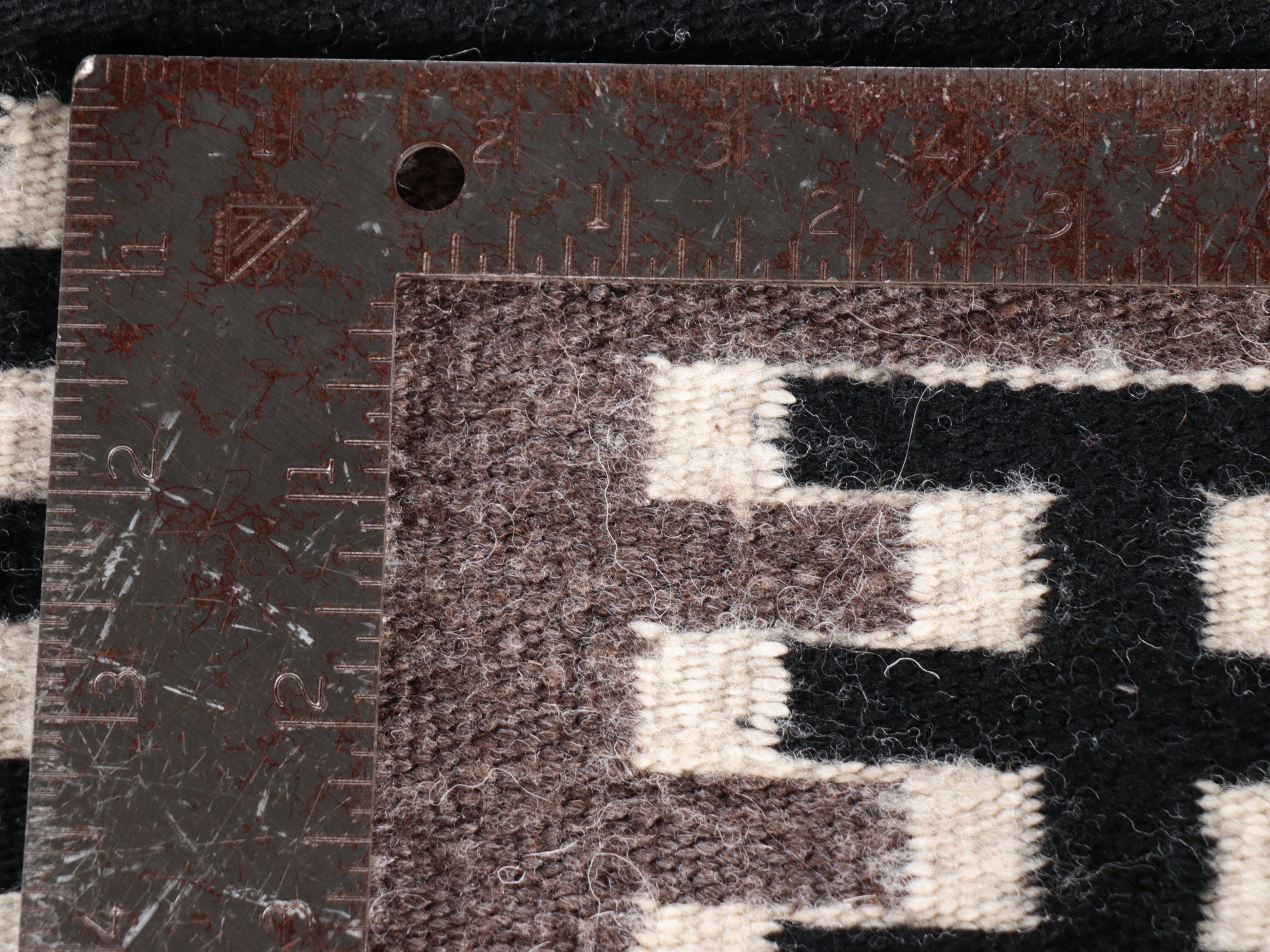 1'10 x 2'4 Handwoven Navajo Storm Pattern Wool Accent Rug