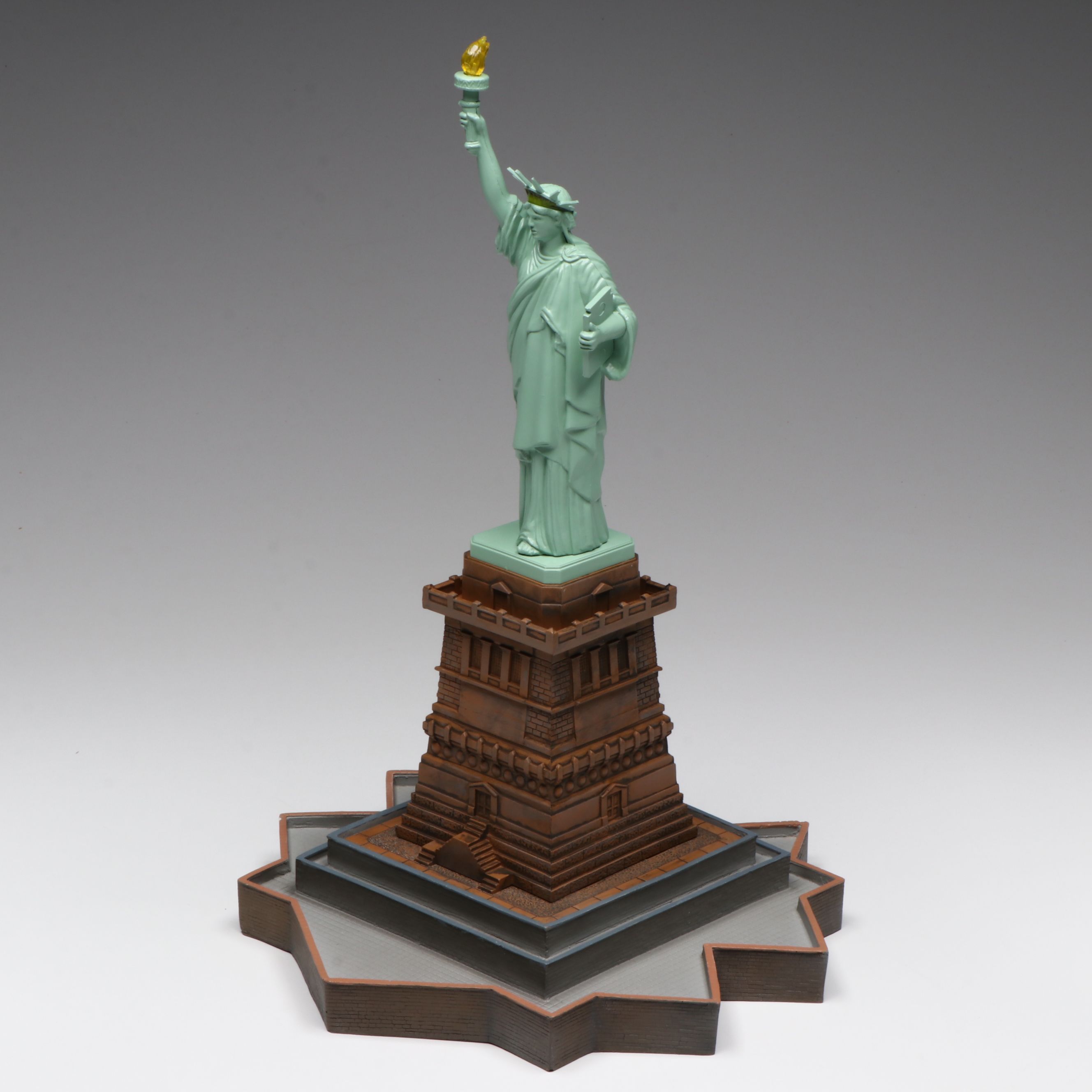 Aristo Craft Trains Statue of Liberty O Gauge Model
