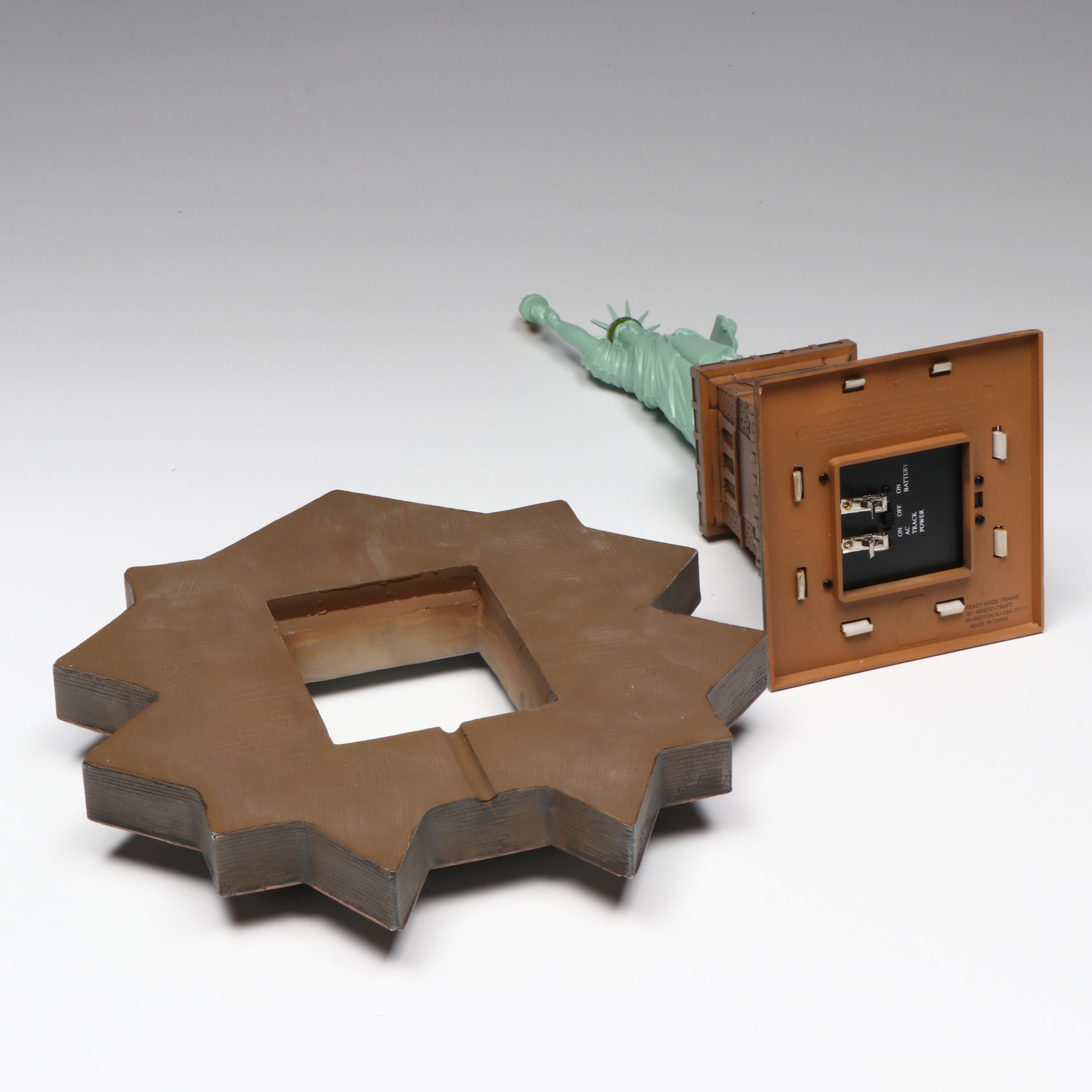 Aristo Craft Trains Statue of Liberty O Gauge Model