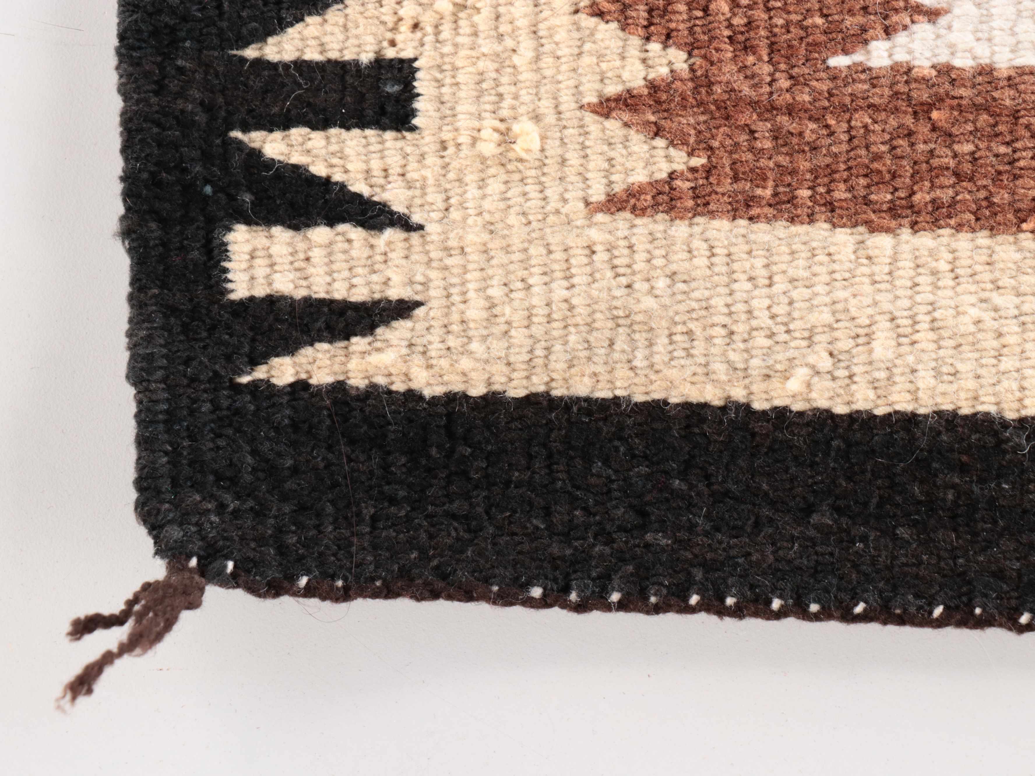 2'5 x 3'10 Handwoven Navajo Storm Pattern Accent Rug