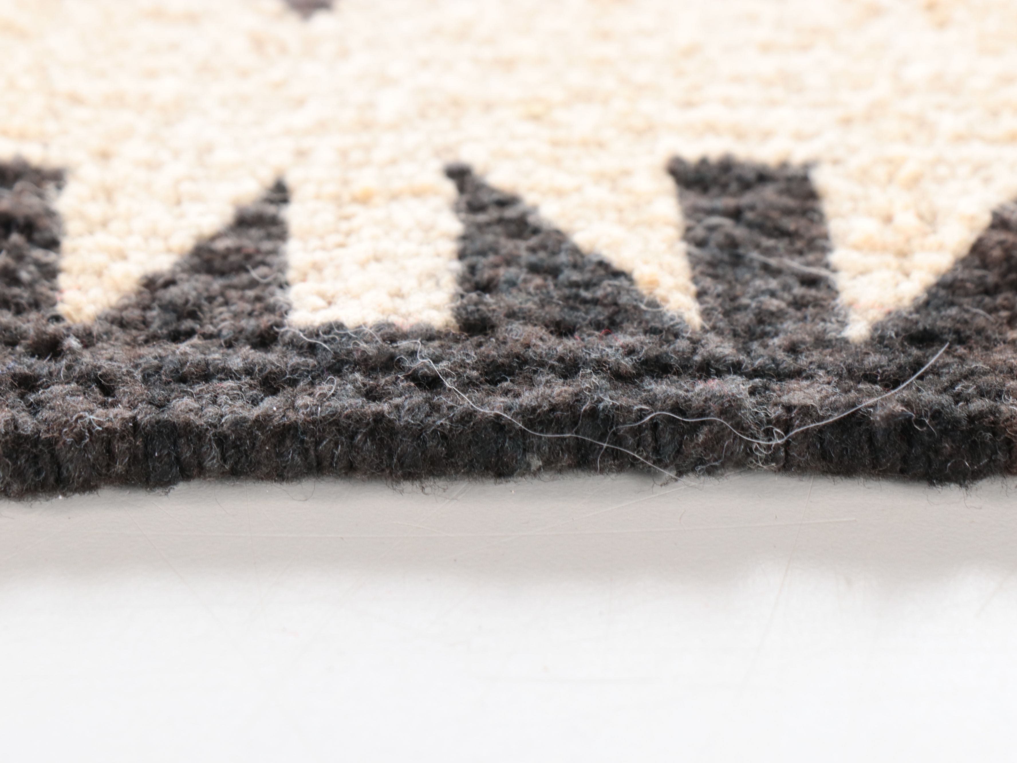 2'5 x 3'10 Handwoven Navajo Storm Pattern Accent Rug