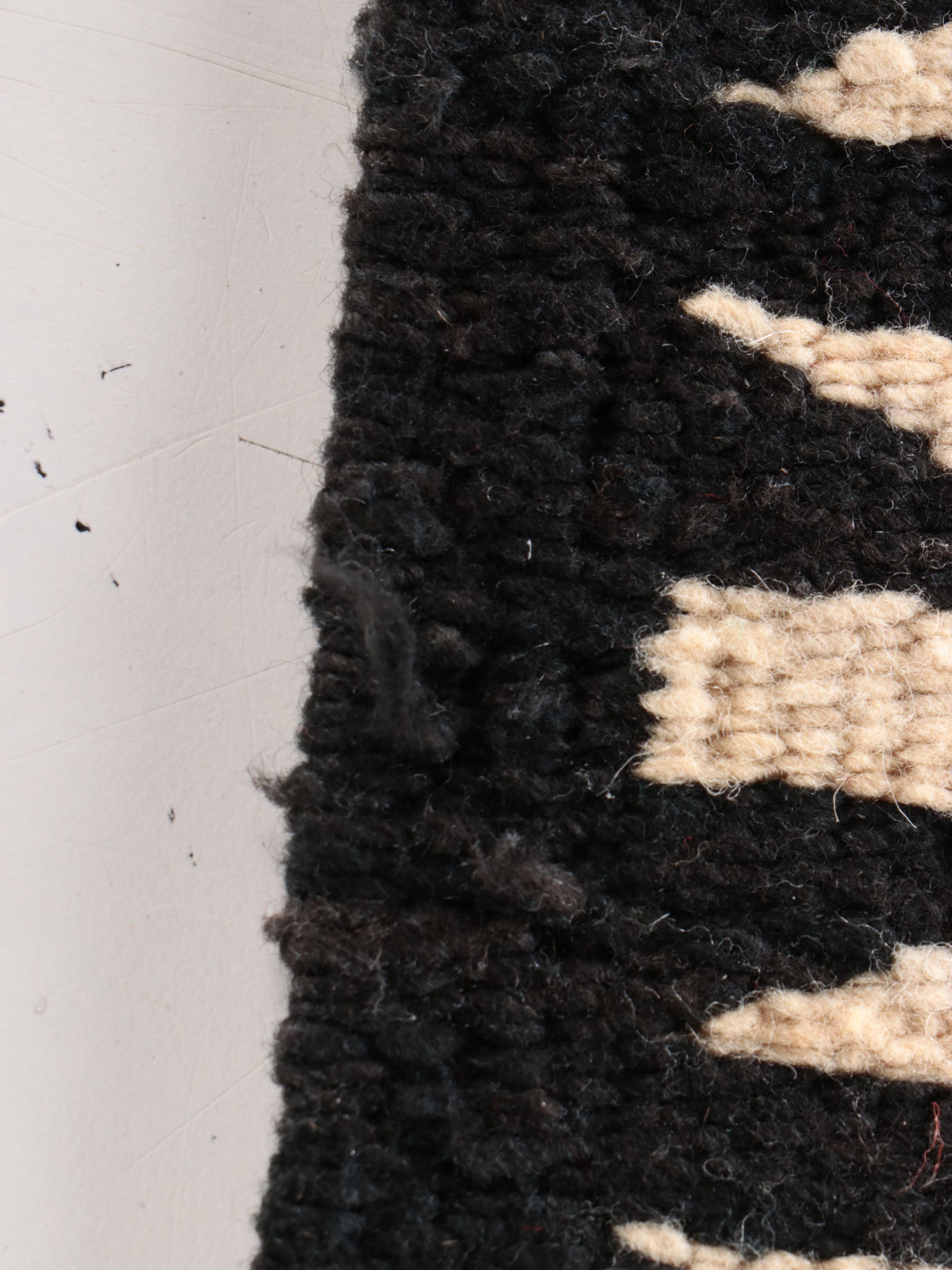 2'5 x 3'10 Handwoven Navajo Storm Pattern Accent Rug