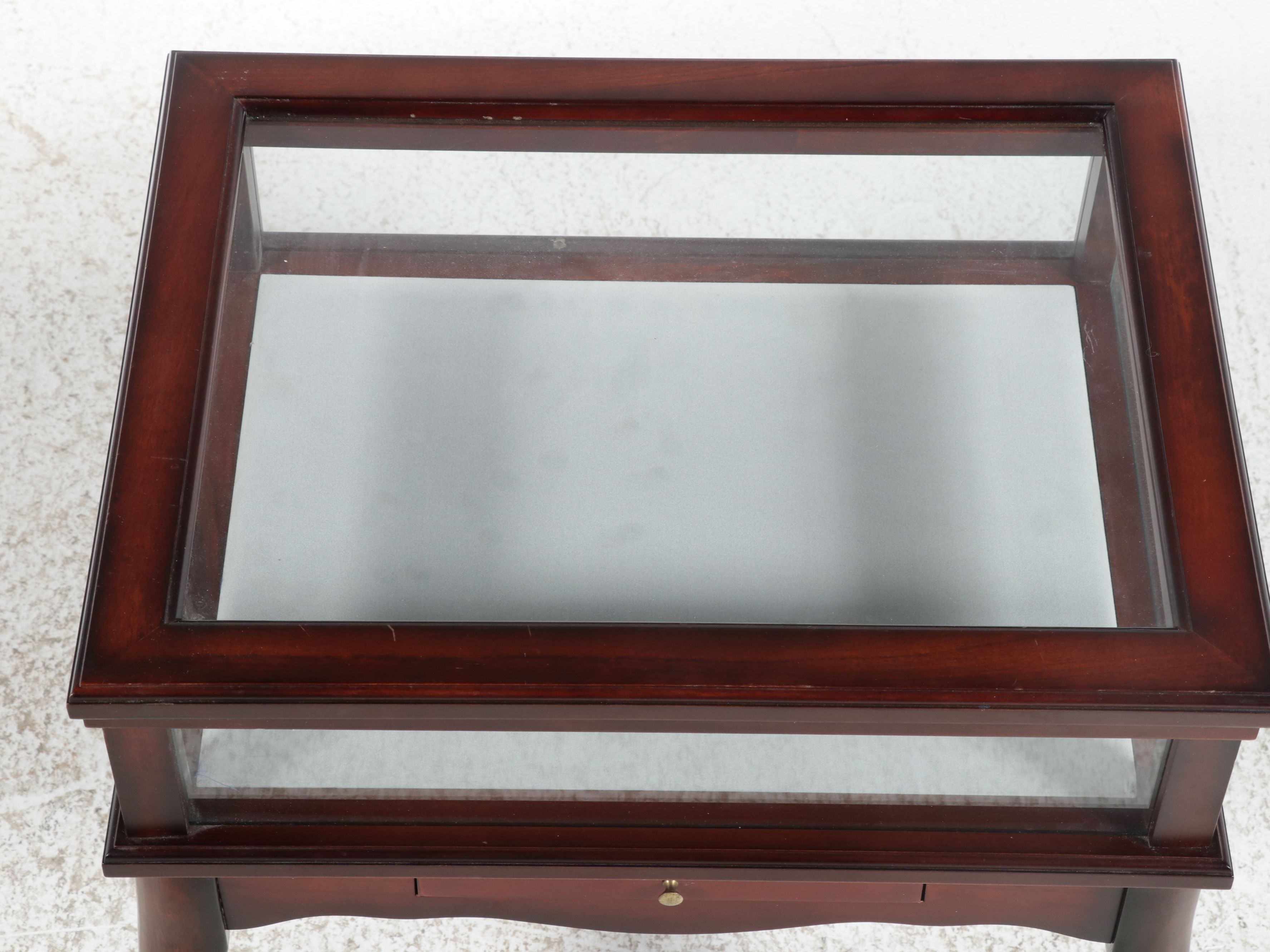 The Bombay Company Queen Anne Style Mahogany-Finish Curio Display Table