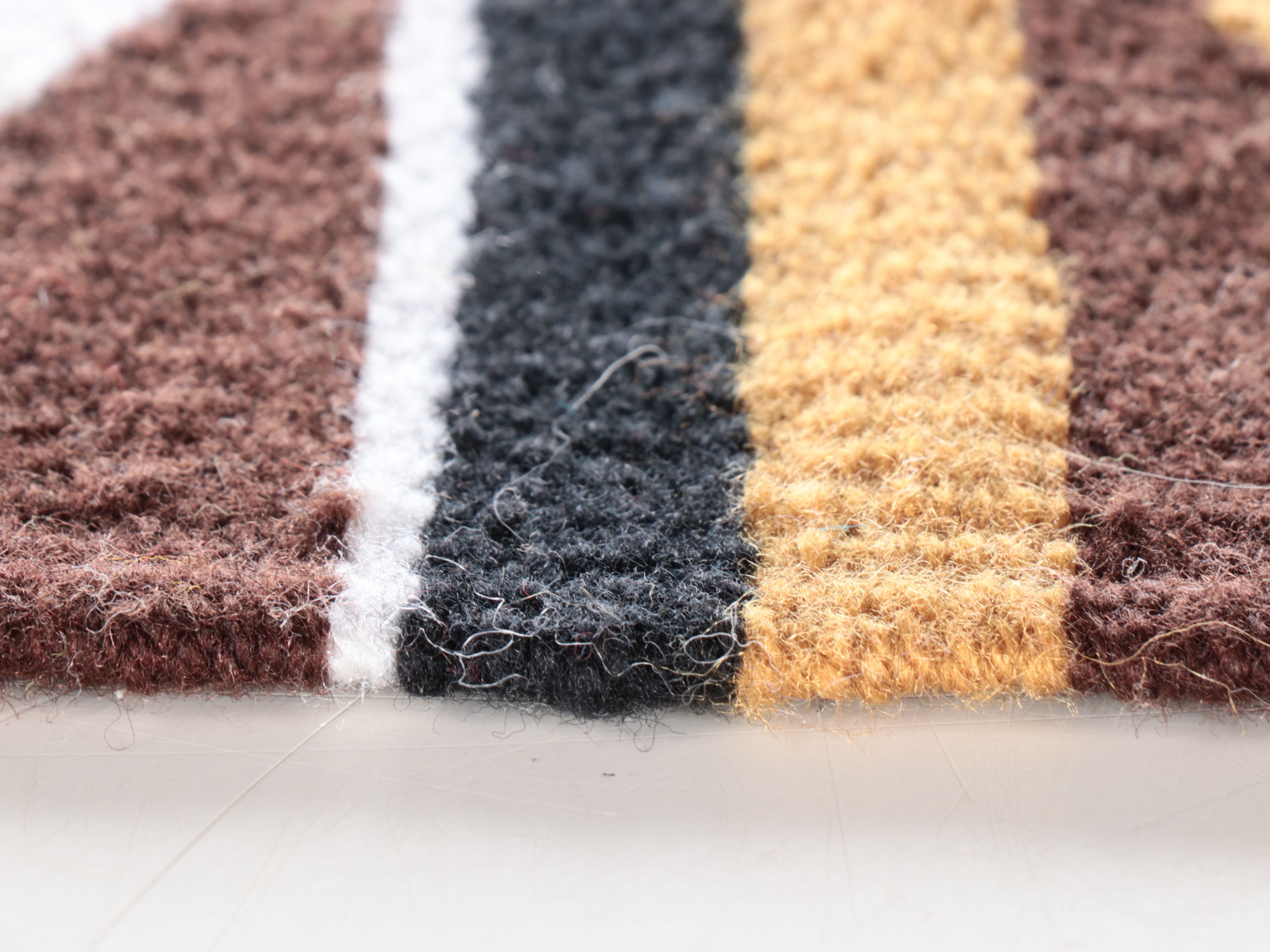 1'5 x 2'10 Handwoven Navajo Transitional Style Wool Rug