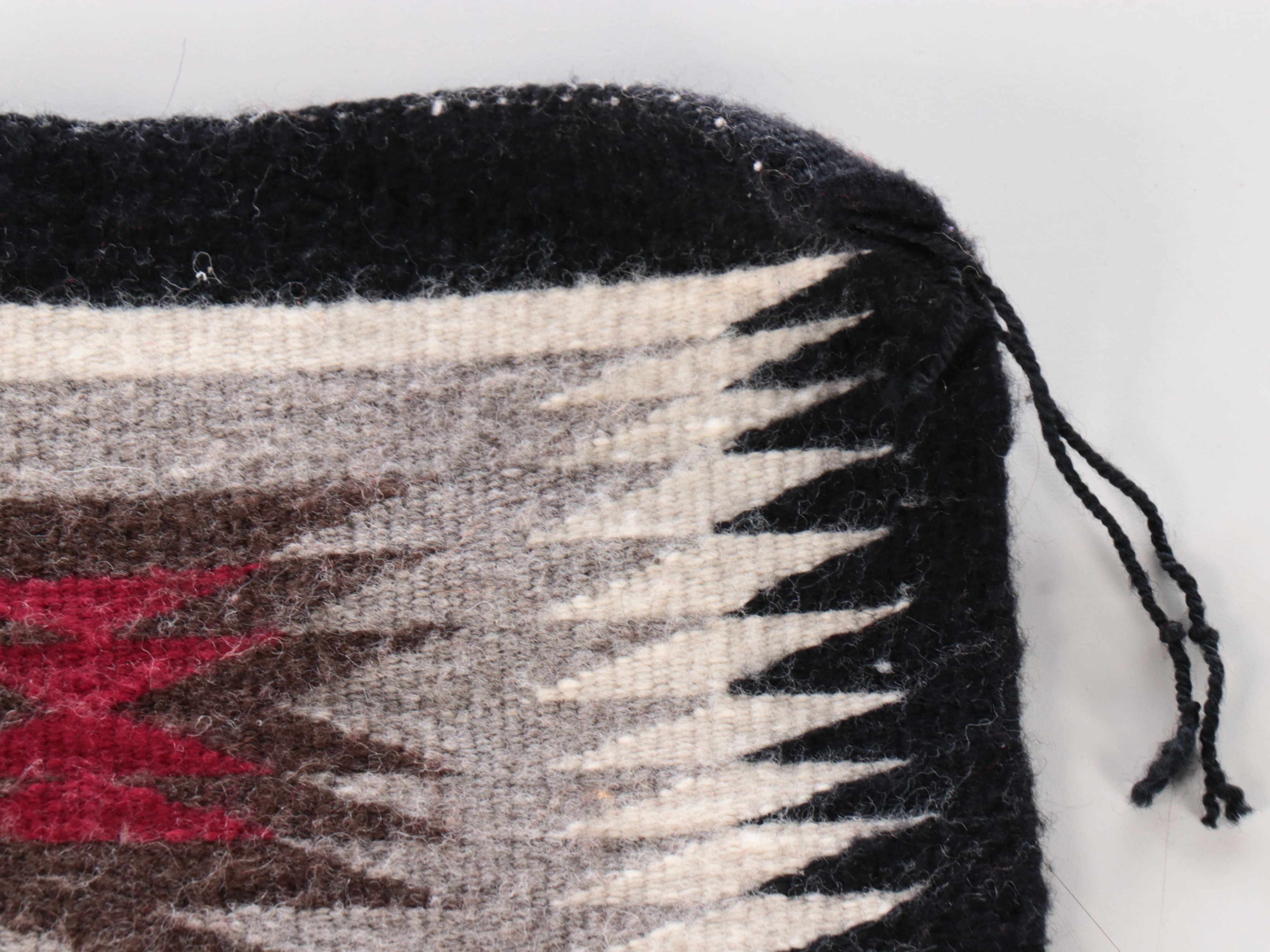 1'11 x 2'10 Handwoven Navajo Storm Pattern Wool Accent Rug