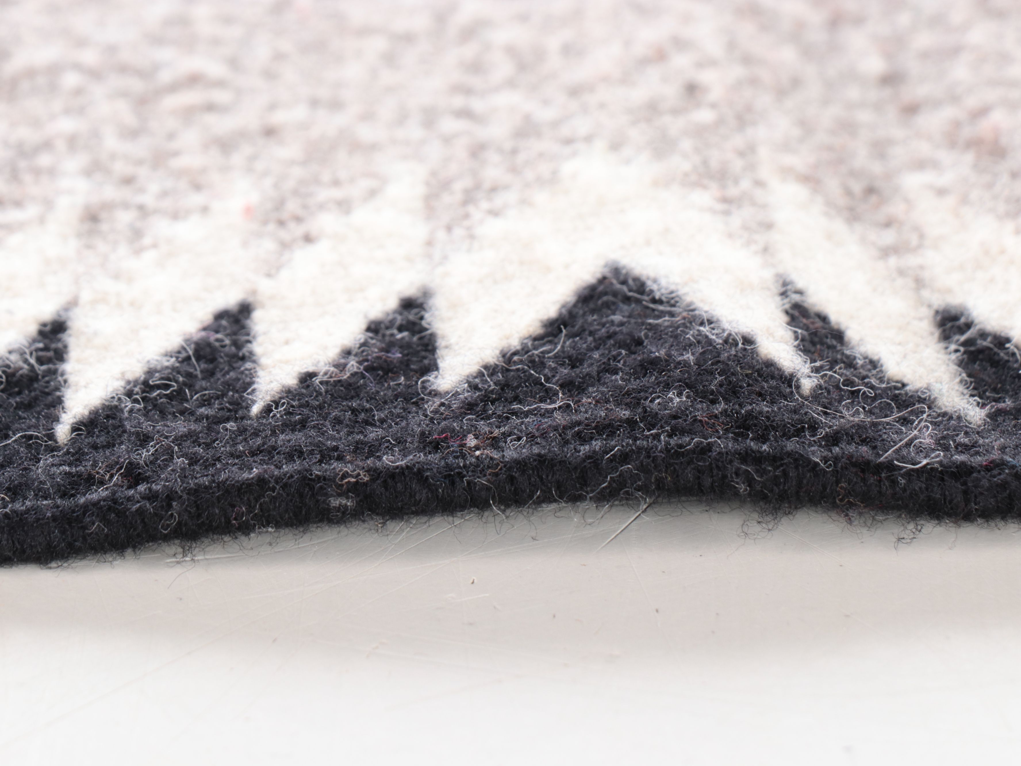 1'11 x 2'10 Handwoven Navajo Storm Pattern Wool Accent Rug